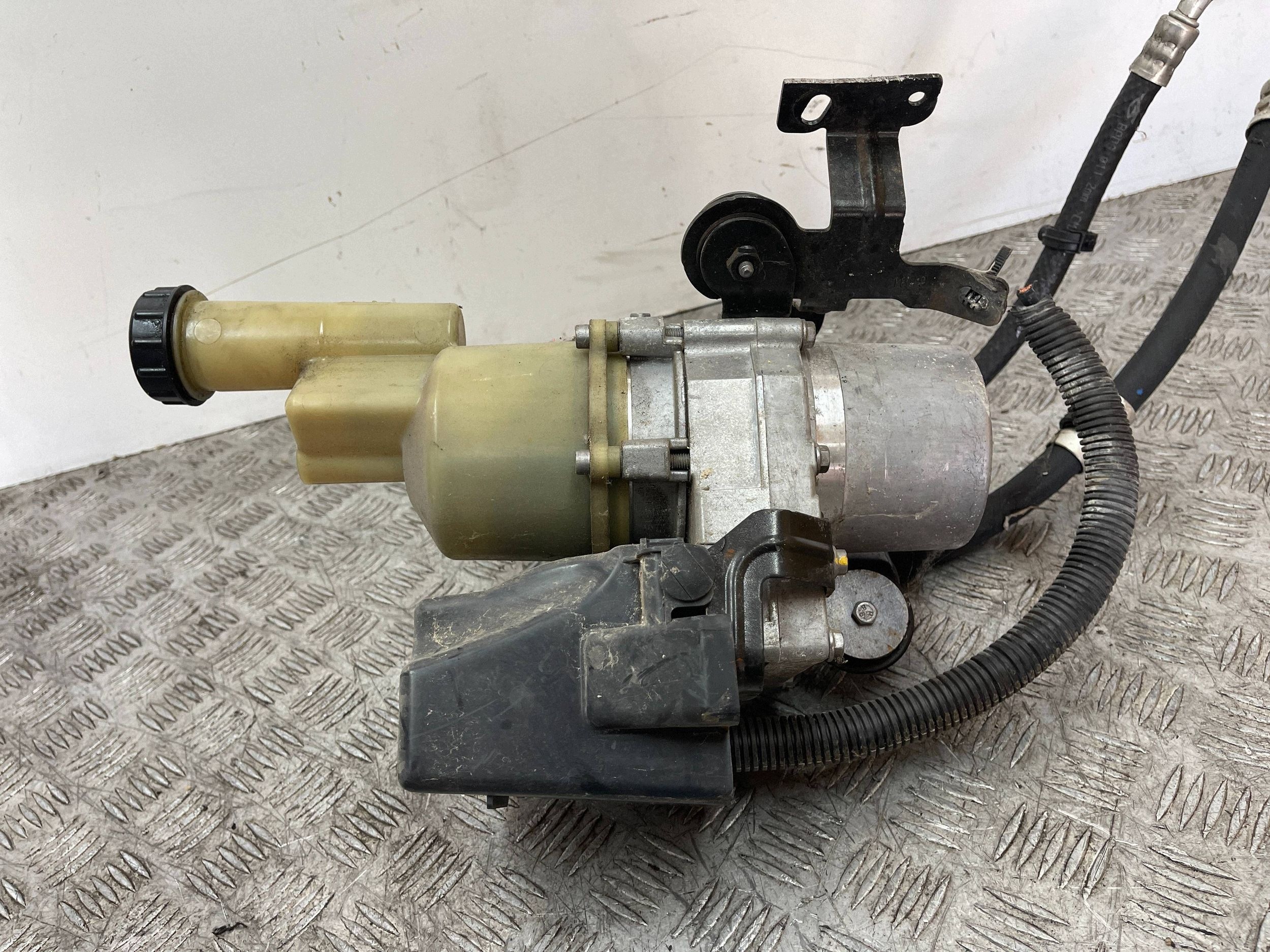Pompe de direction OEM 9818127580 - Occasion image 3