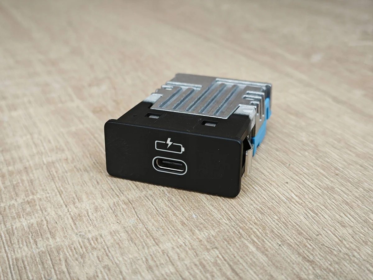 USB C Socket BMW G26 G20 8711940