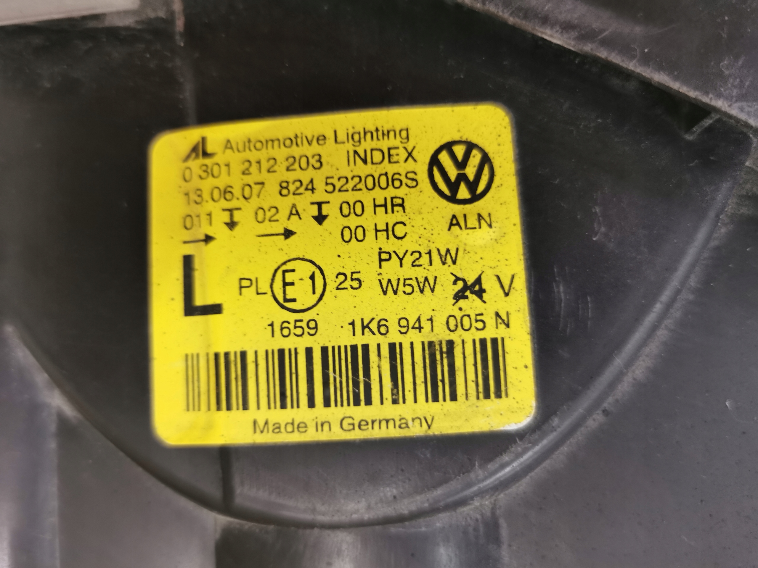 VW Golf 5 etuvalo vasen image 4