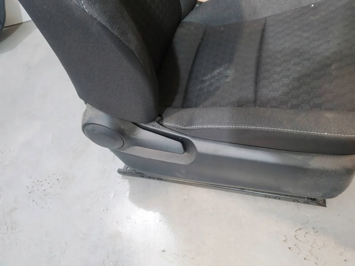 Säten Toyota Yaris IV (2020-) 5D Komplett image 8