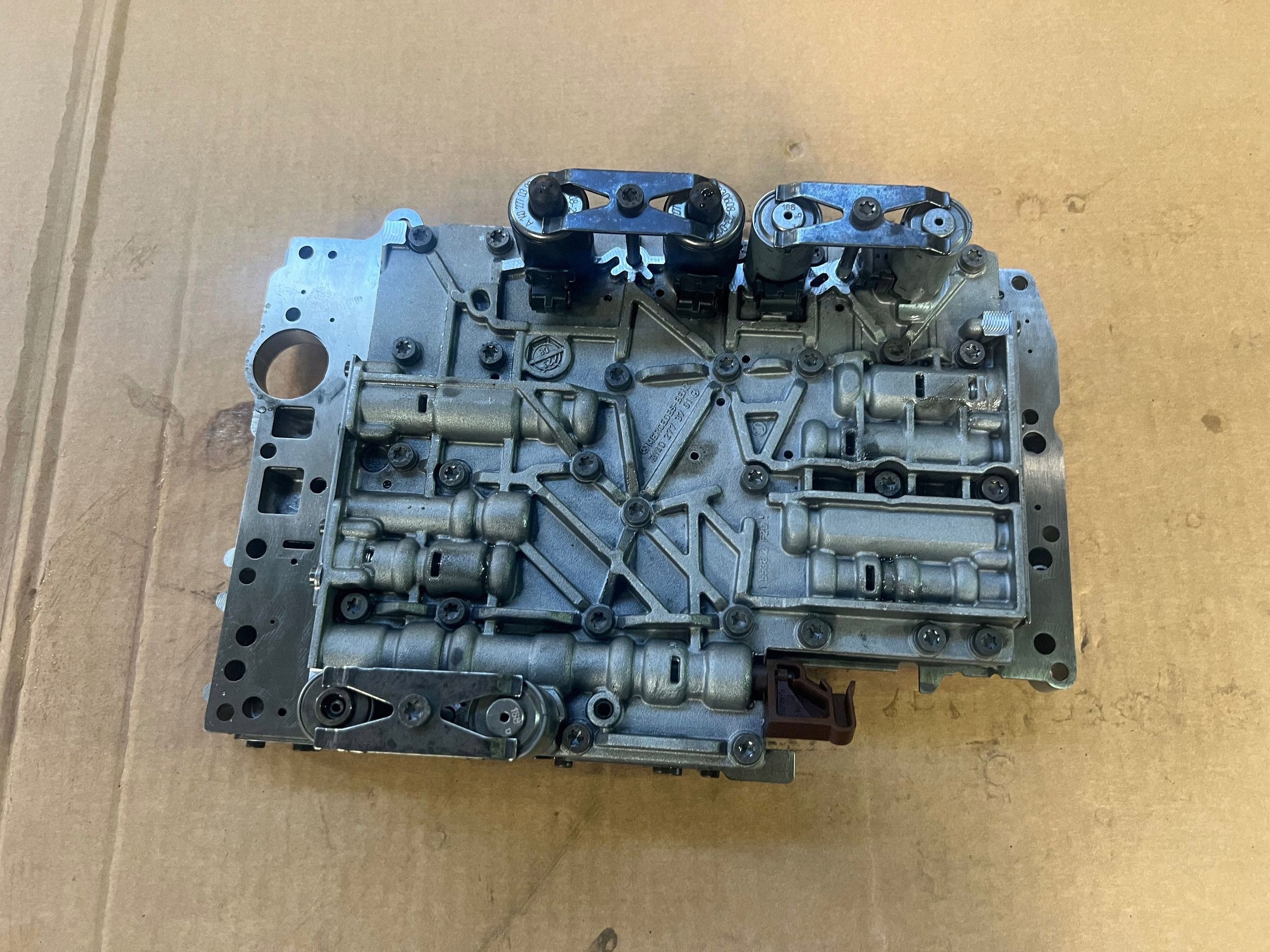 Mekatroniikkayksikkö OEM R2112770101 Mercedes W204:lle
