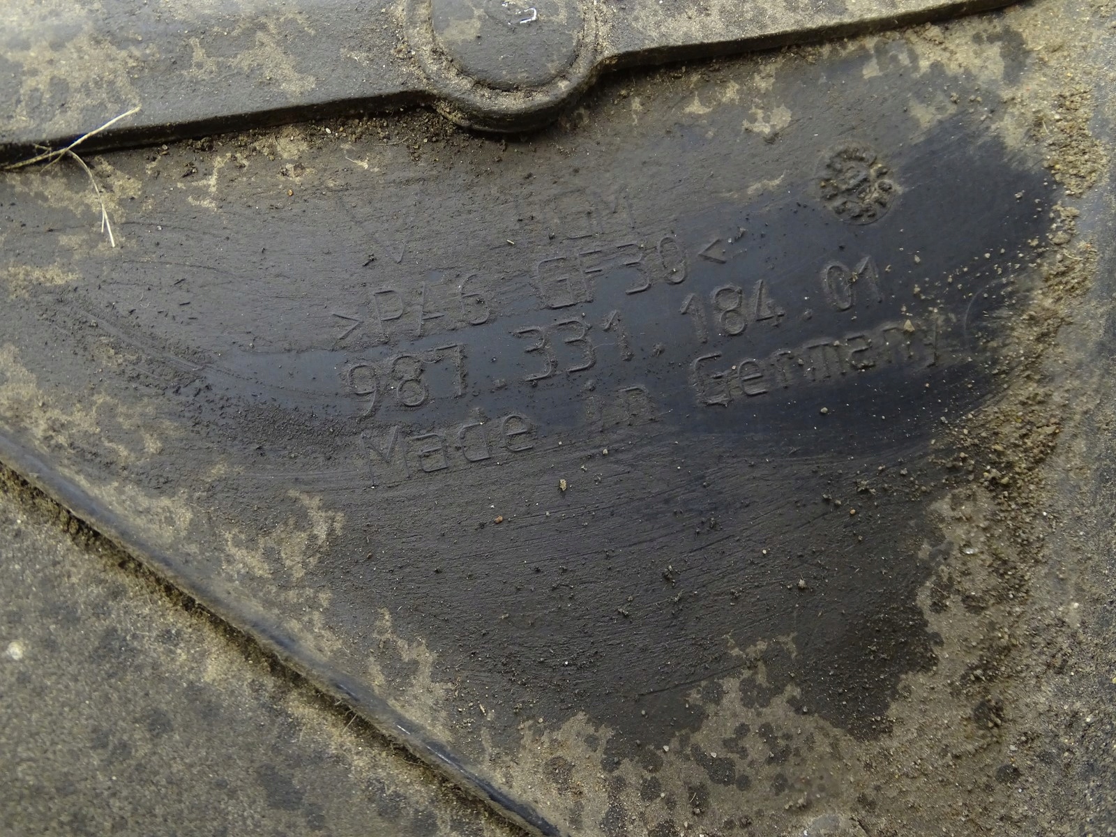 Porsche Cayman 987 Getriebeabdeckung OEM 98733118401 image 4