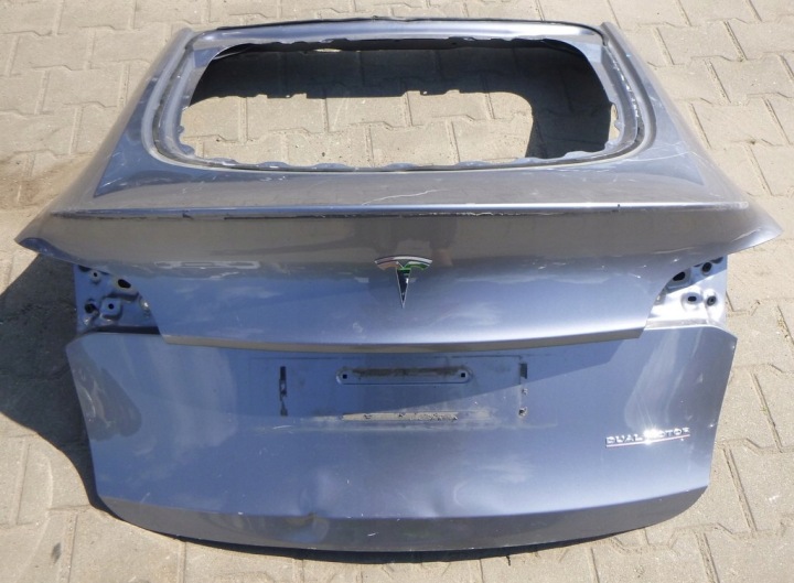 Tesla Model Y 2020-2025 takakannen luukku