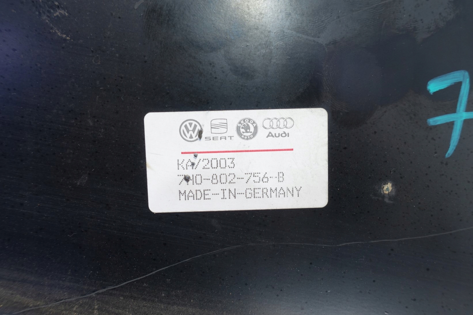 VW T5 Underrede Reparationslock OEM 7H0802756B image 3