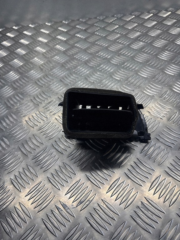 Grille de ventilation Audi A7 OEM 4G8820902 - Occasion image 3