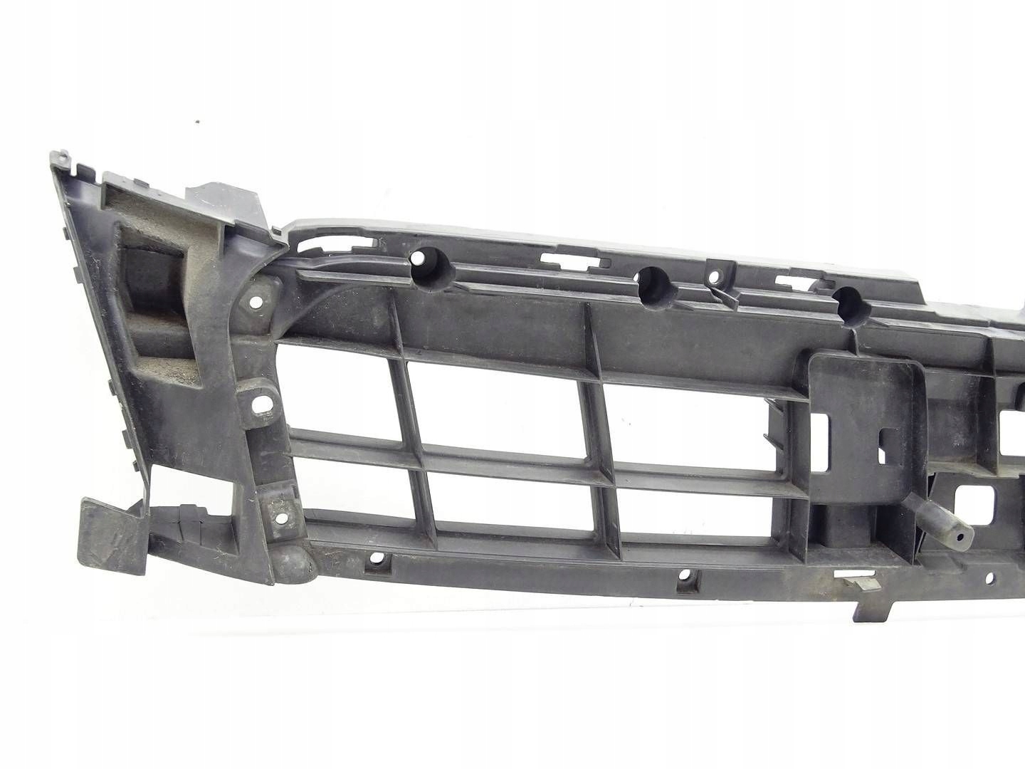 Audi A7 C7 Sline takagrillin sulkuelementti 4G8807233C