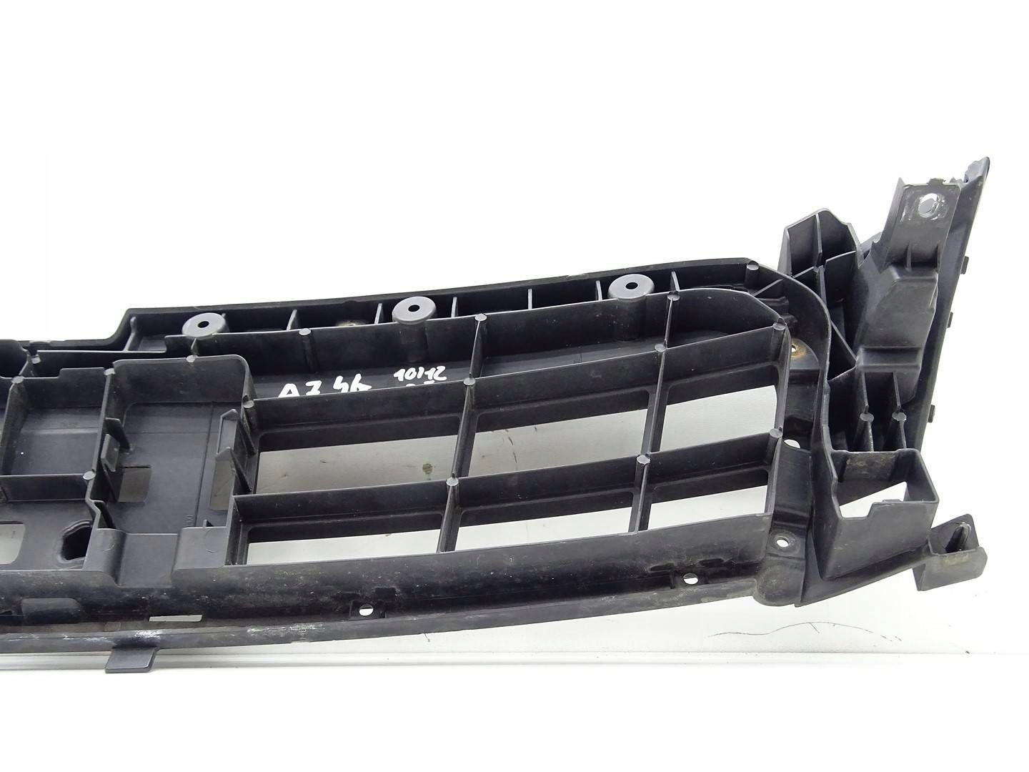 Élément de fermeture de calandre arrière Audi A7 C7 SLine image 6