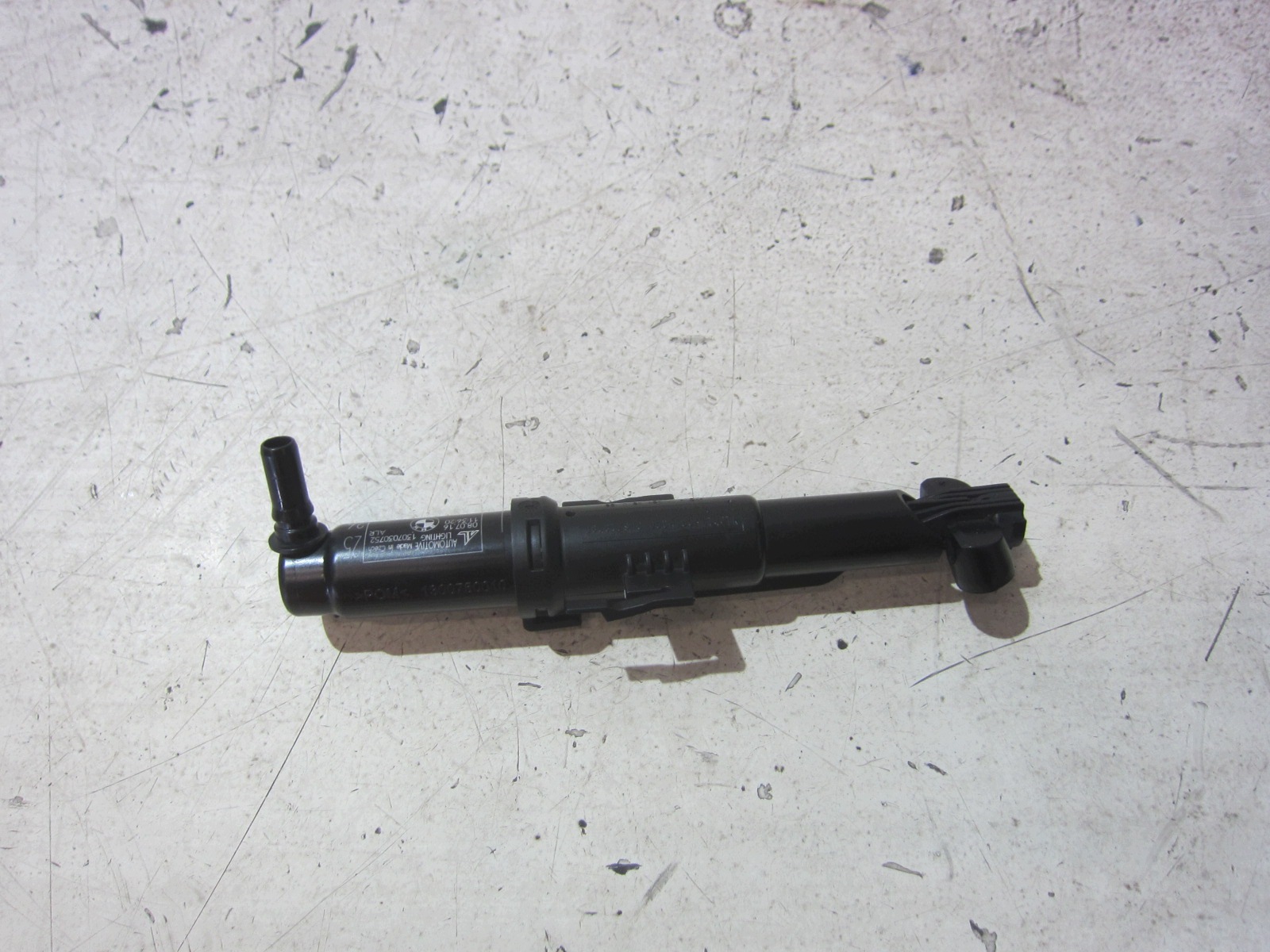 BMW OEM 7357001 vasen ajovalopesu suutin