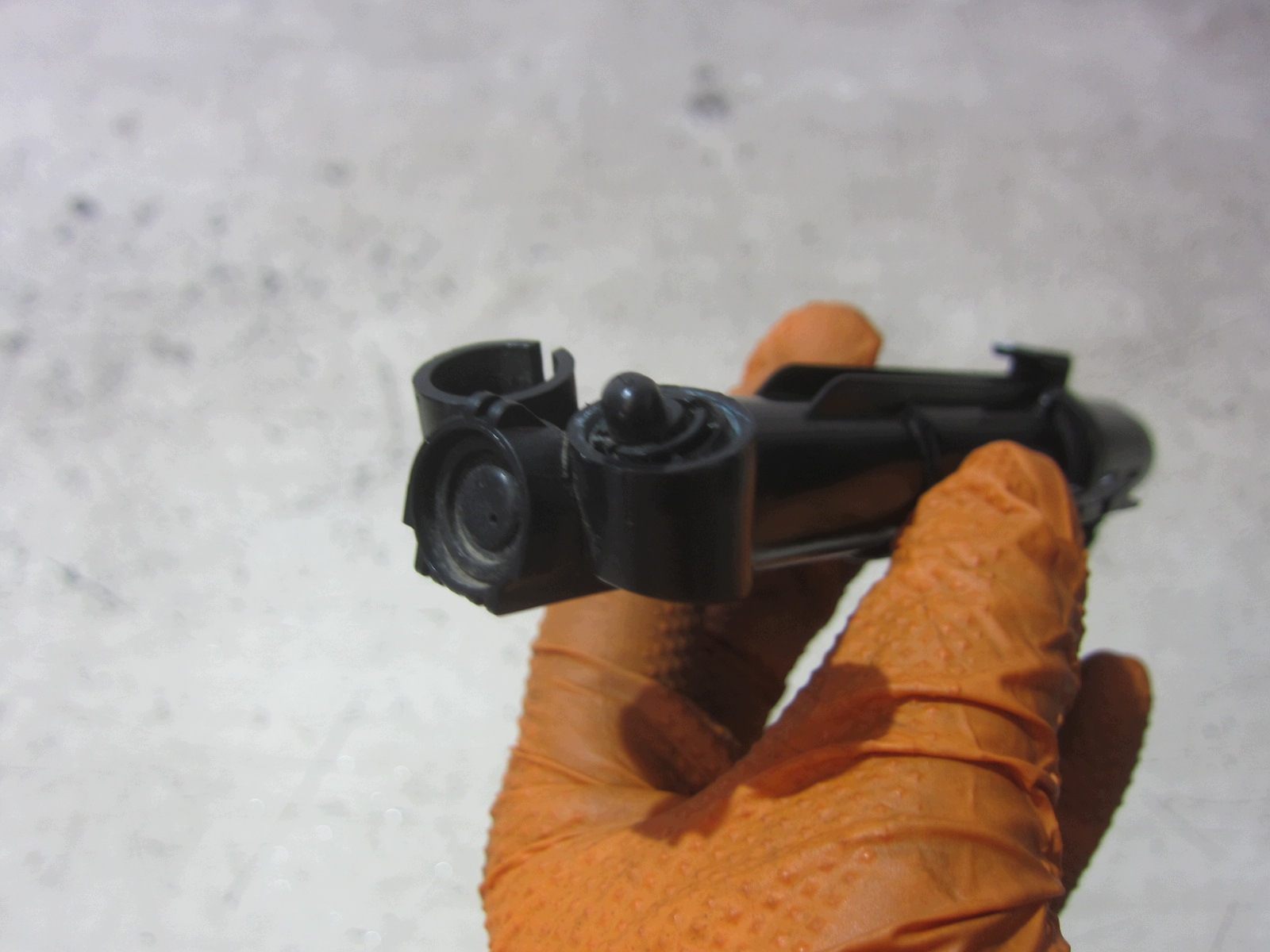 BMW OEM 7357001 Scheinwerferreiniger-Düse links image 4