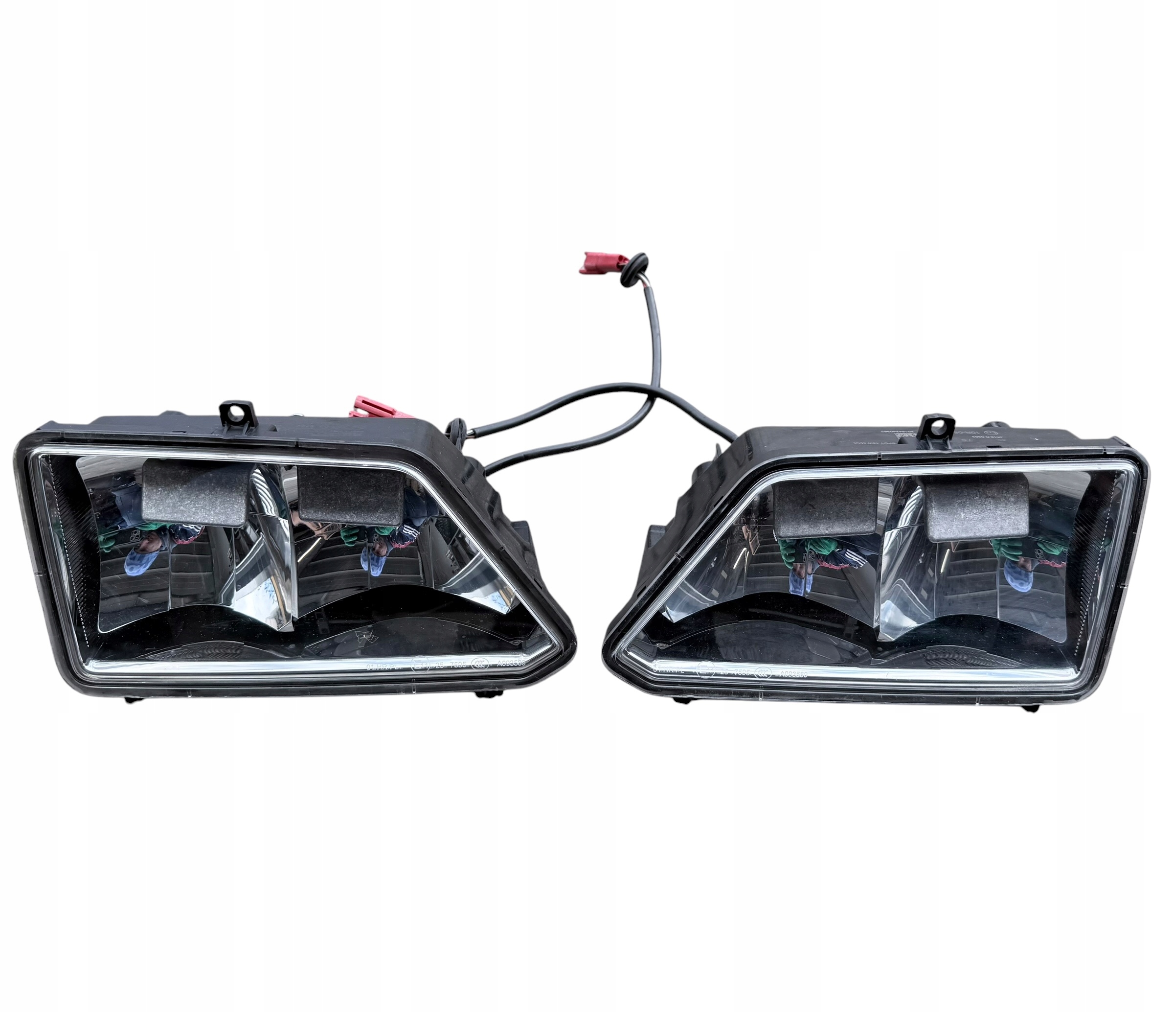 Lámpara de techo halógena Scania OEM 2552708 - Usada image 2