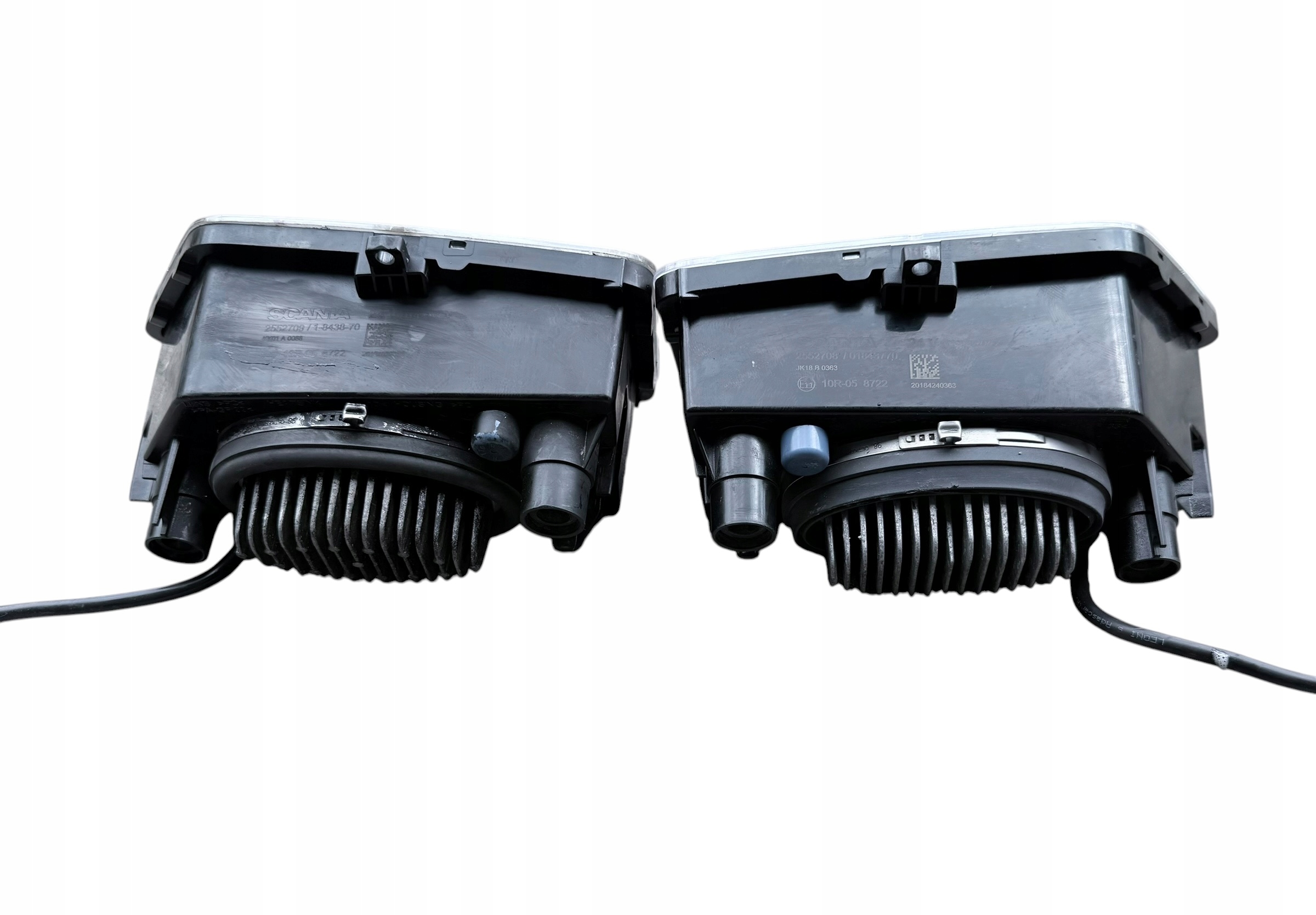Lámpara de techo halógena Scania OEM 2552708 - Usada image 4