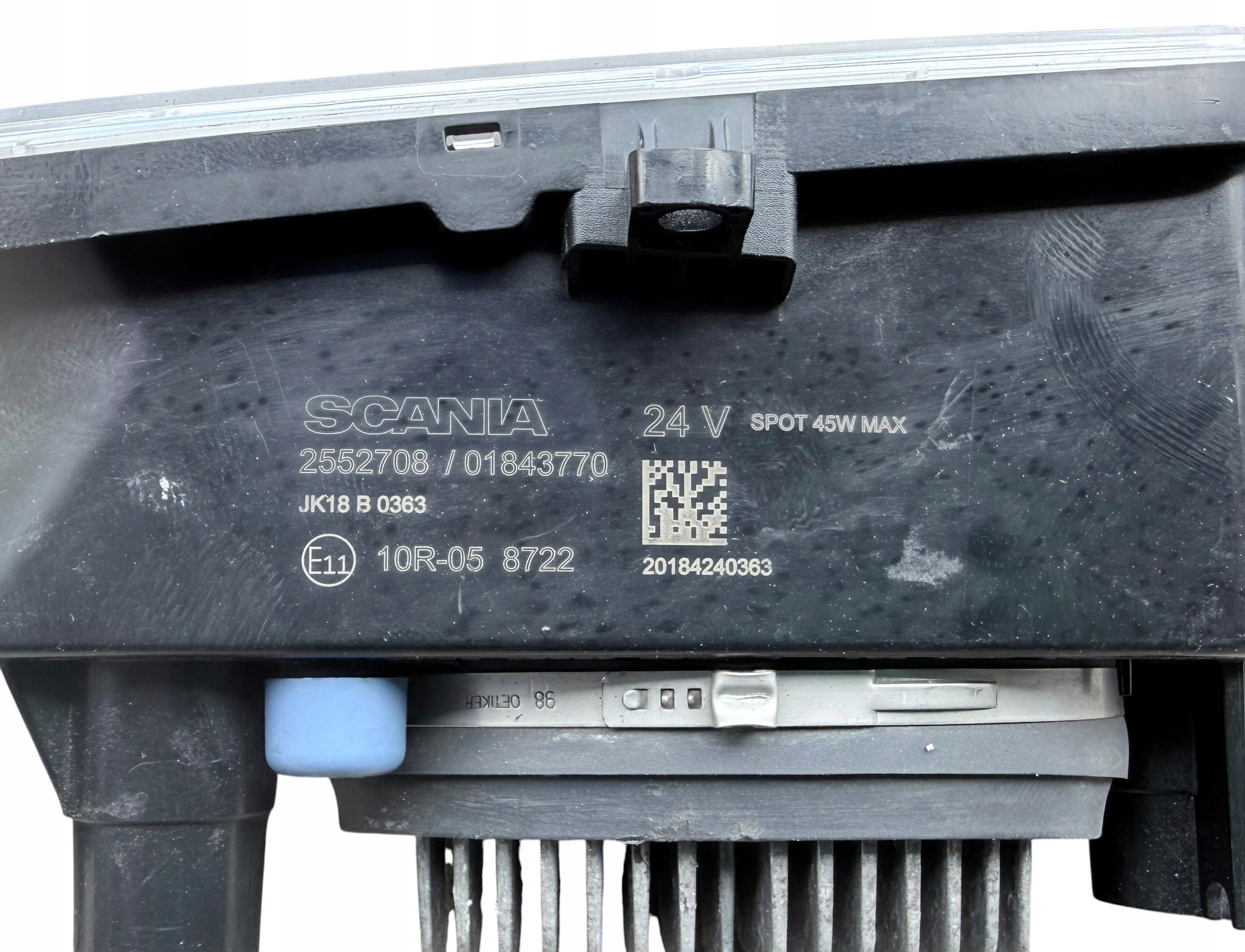 Lámpara de techo halógena Scania OEM 2552708 - Usada image 5