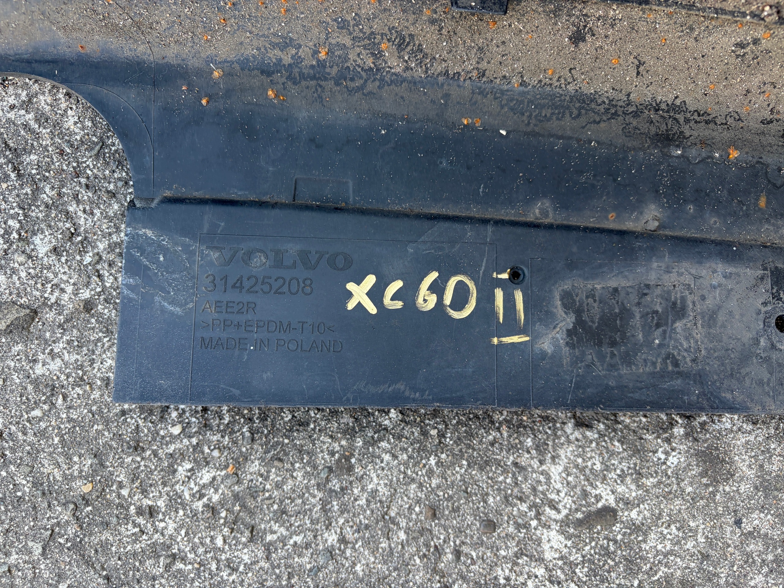 Spoiler Volvo XC60 II OEM 31425208 - Aro Para-choques image 9