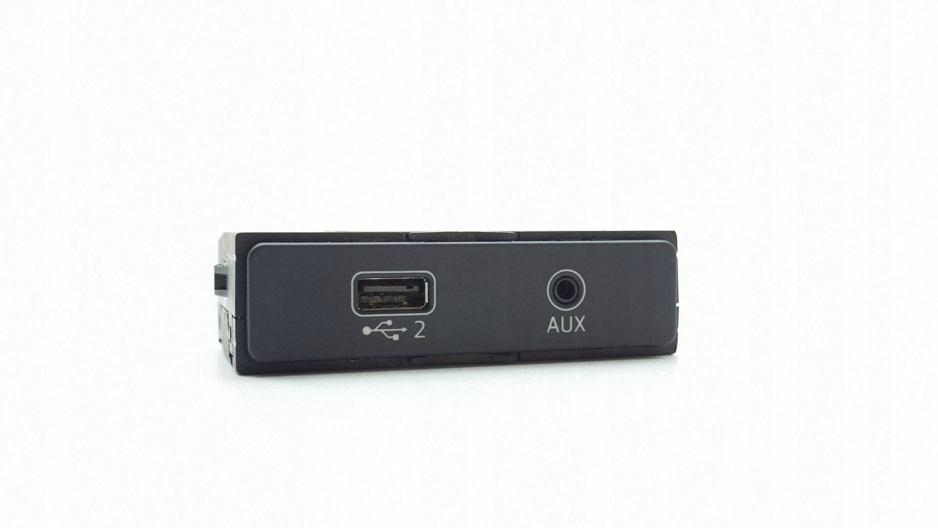 USB-Ladeanschluss OEM 8W0035708 für Audi Q5 A5 A4