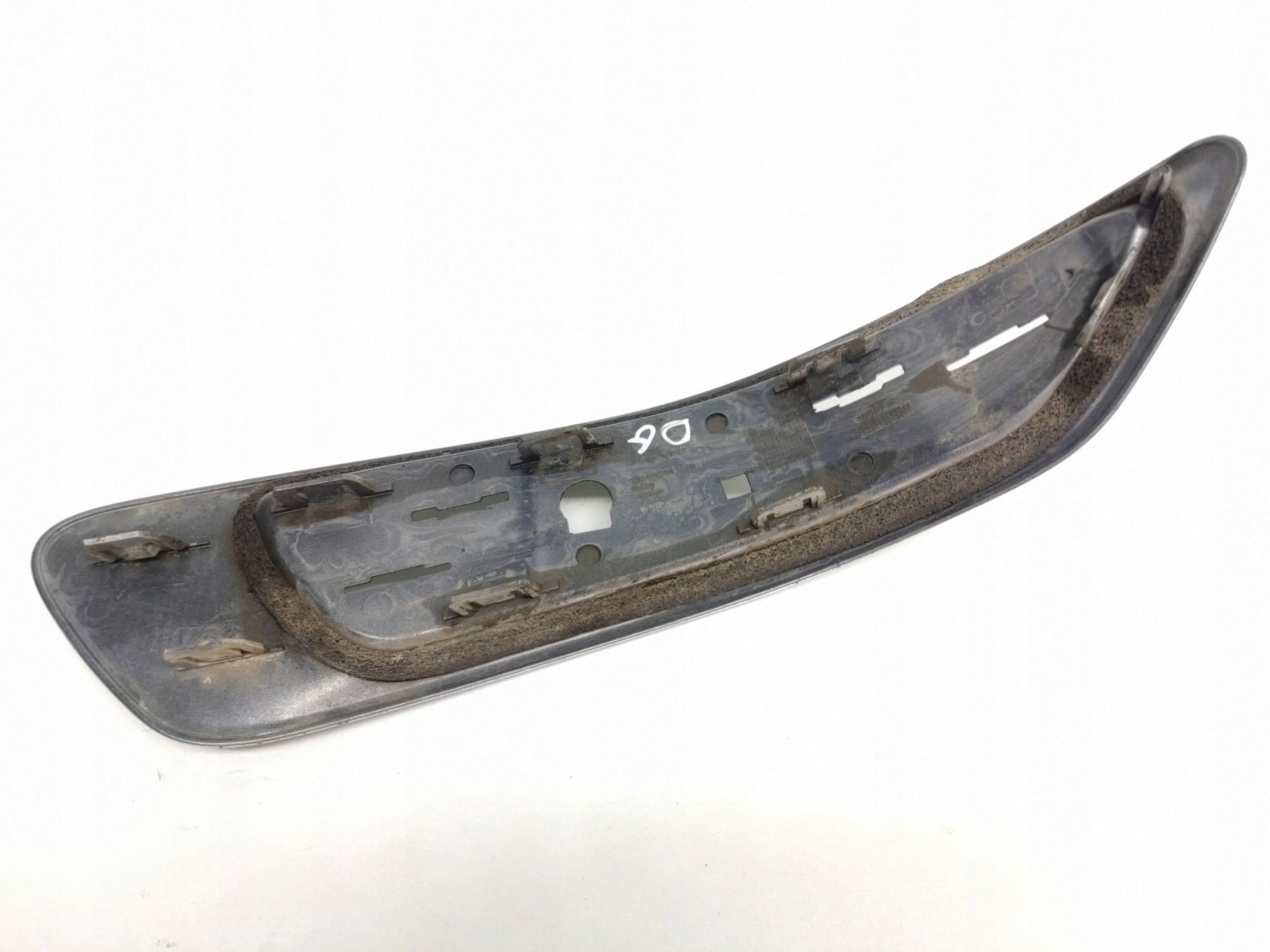 Volvo XC70 Heckstoßstange Reflektorrahmen OEM 30744514 image 4