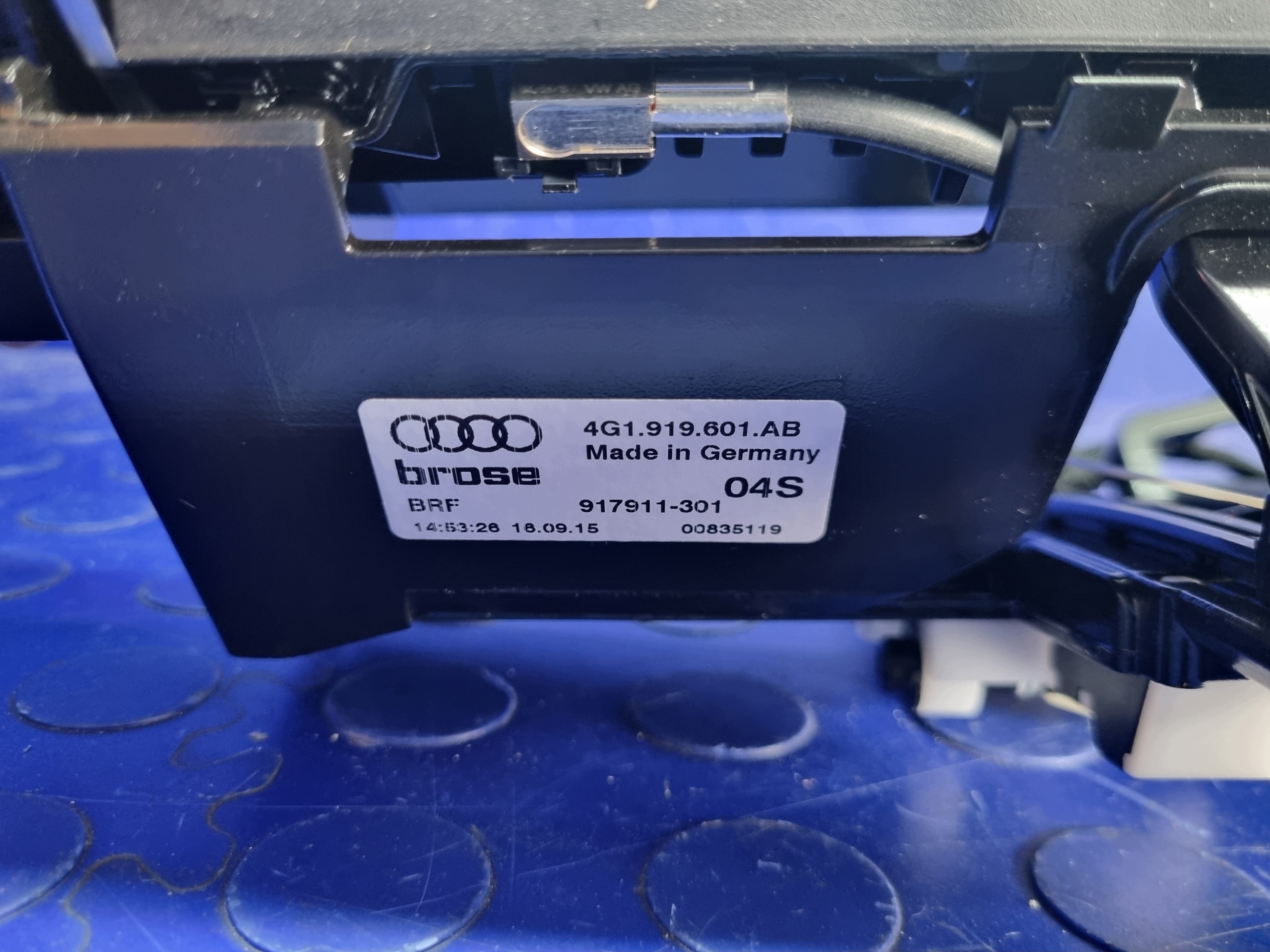Audi A6 C7 Allroad radionäyttö OEM 4G1919601AB image 10