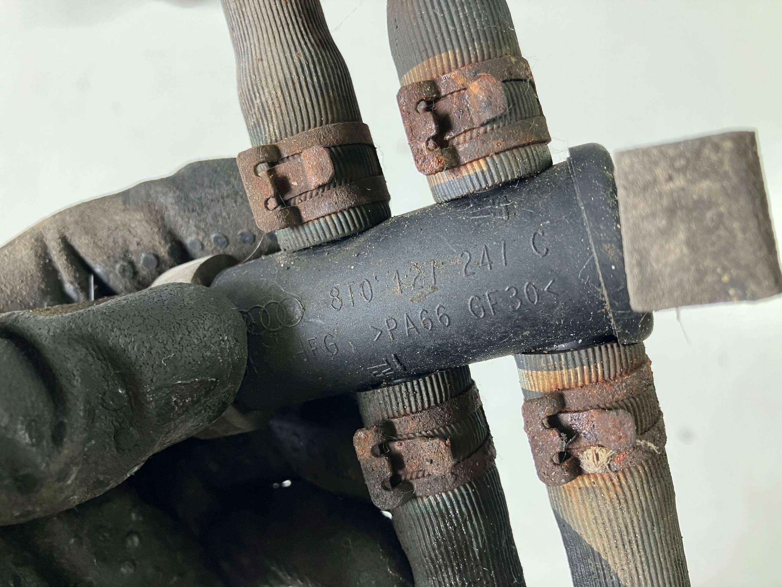 Kraftstoffverteilerventil OEM 8T0127247C für Audi