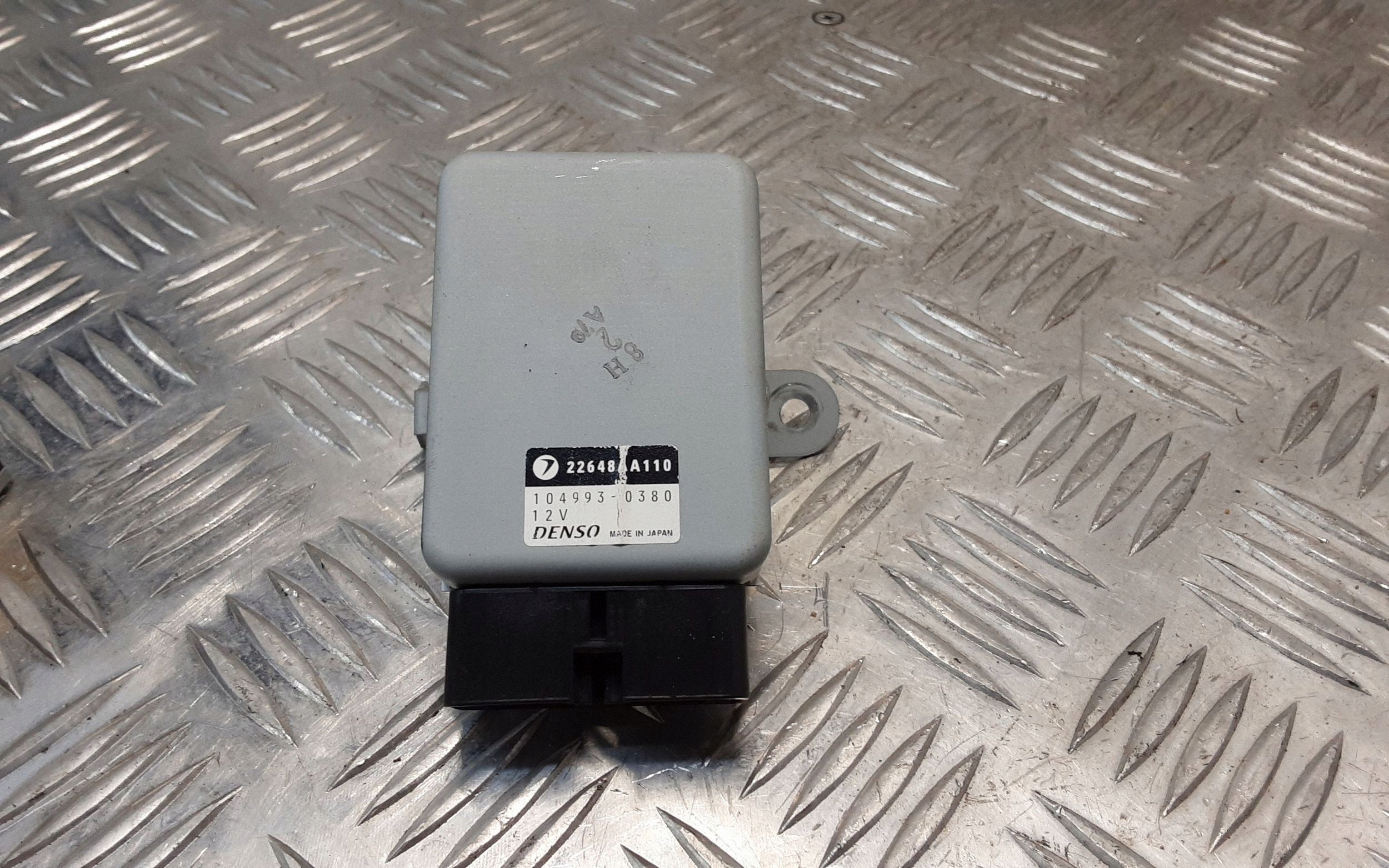 Subaru B9 Tribeca Fuel Pump Controller OEM 1049930380 image 2