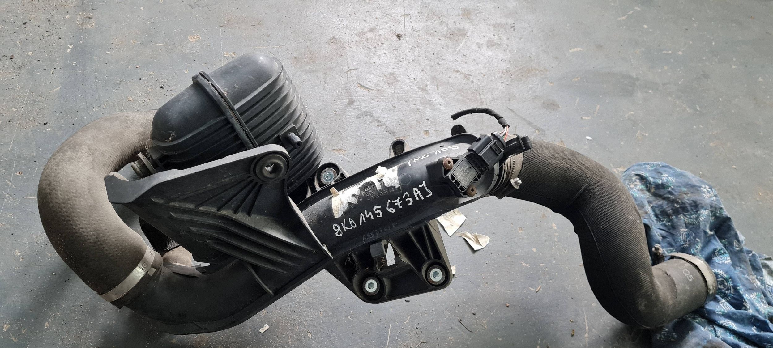 Audi Intercooler-kiinnike OEM 8K0145673AJ image 2