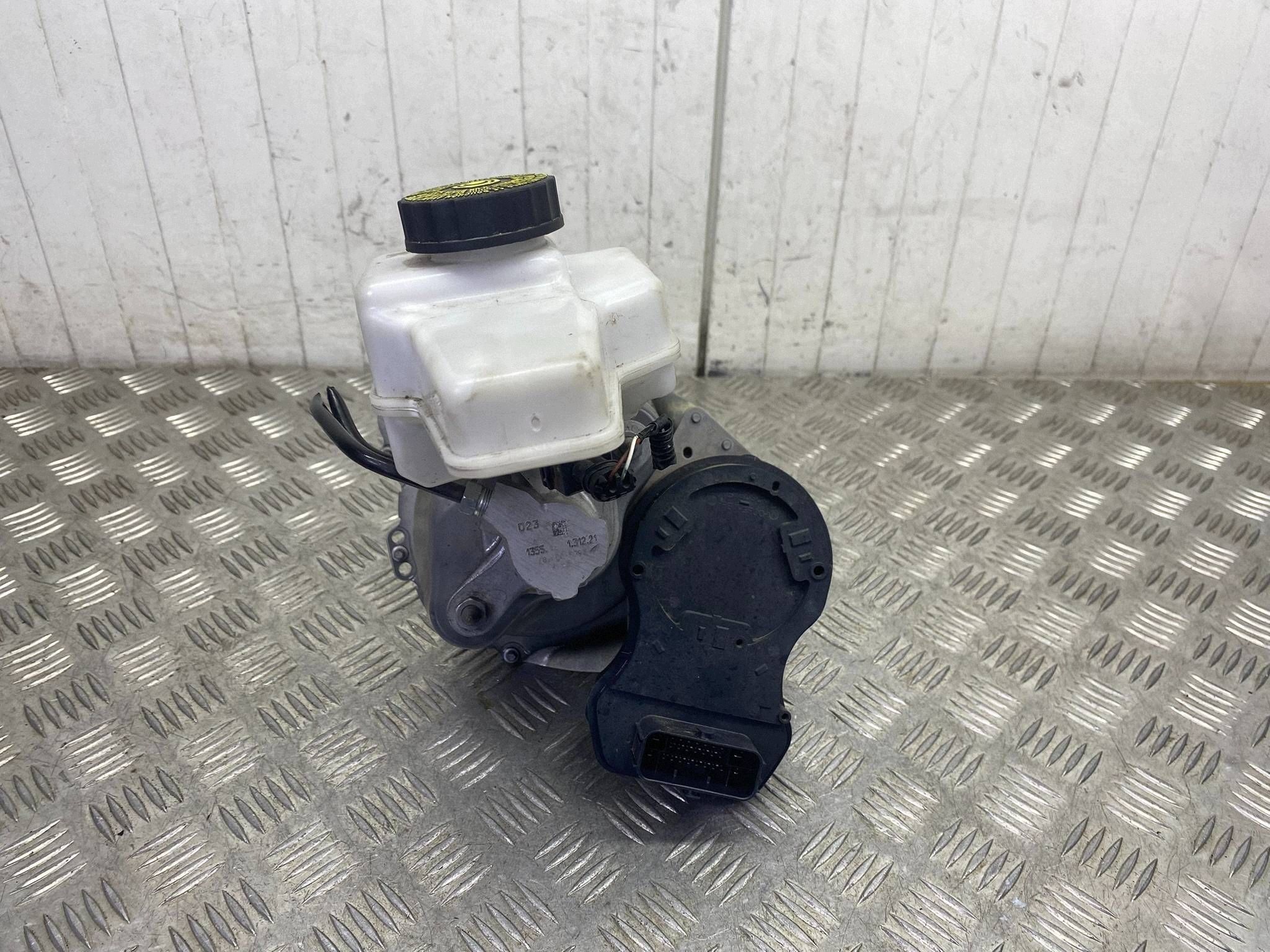 Bomba de travão Toyota OEM 47210-0D010 - Usada Testada image 3