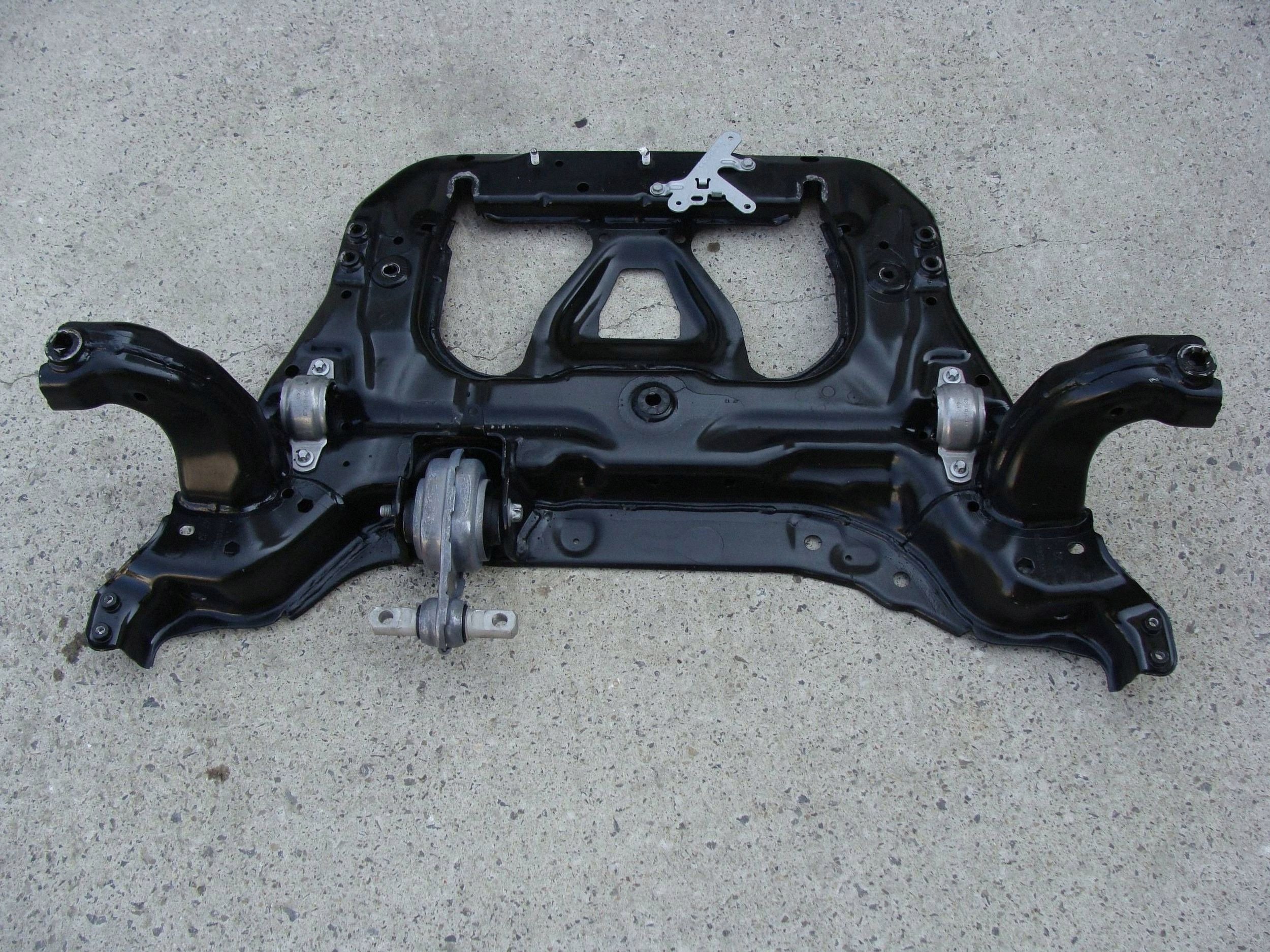 Mercedes CLA W118 Traverse Reki OEM A1776207101