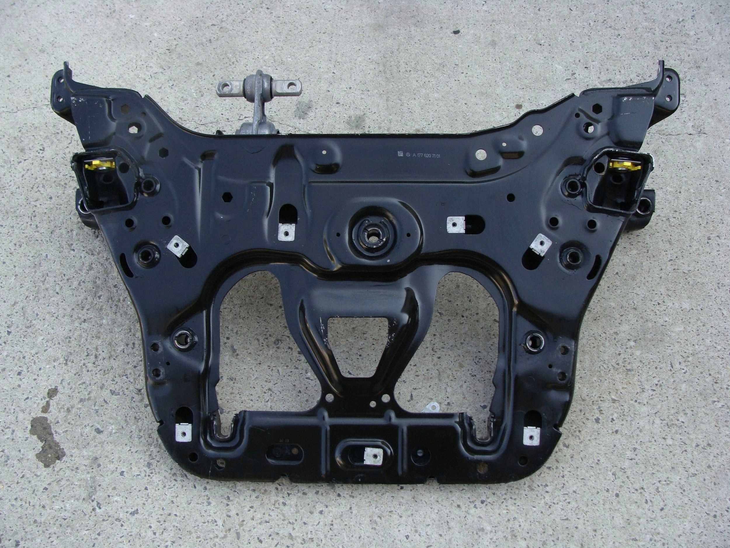 Mercedes CLA W118 Traverse Reki OEM A1776207101 image 3