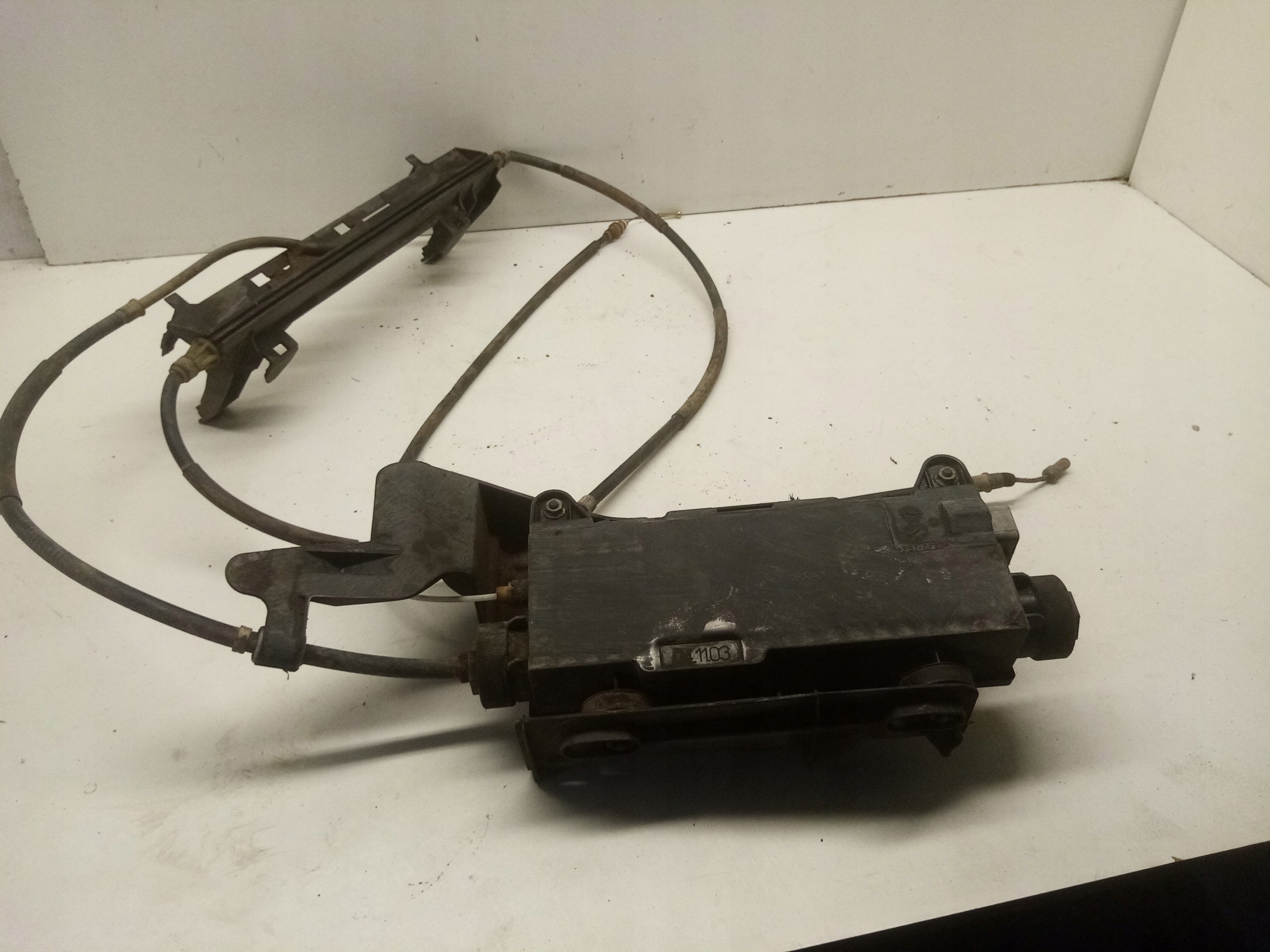 Frein à main électrique Renault Scenic II OEM 8200343471 image 2