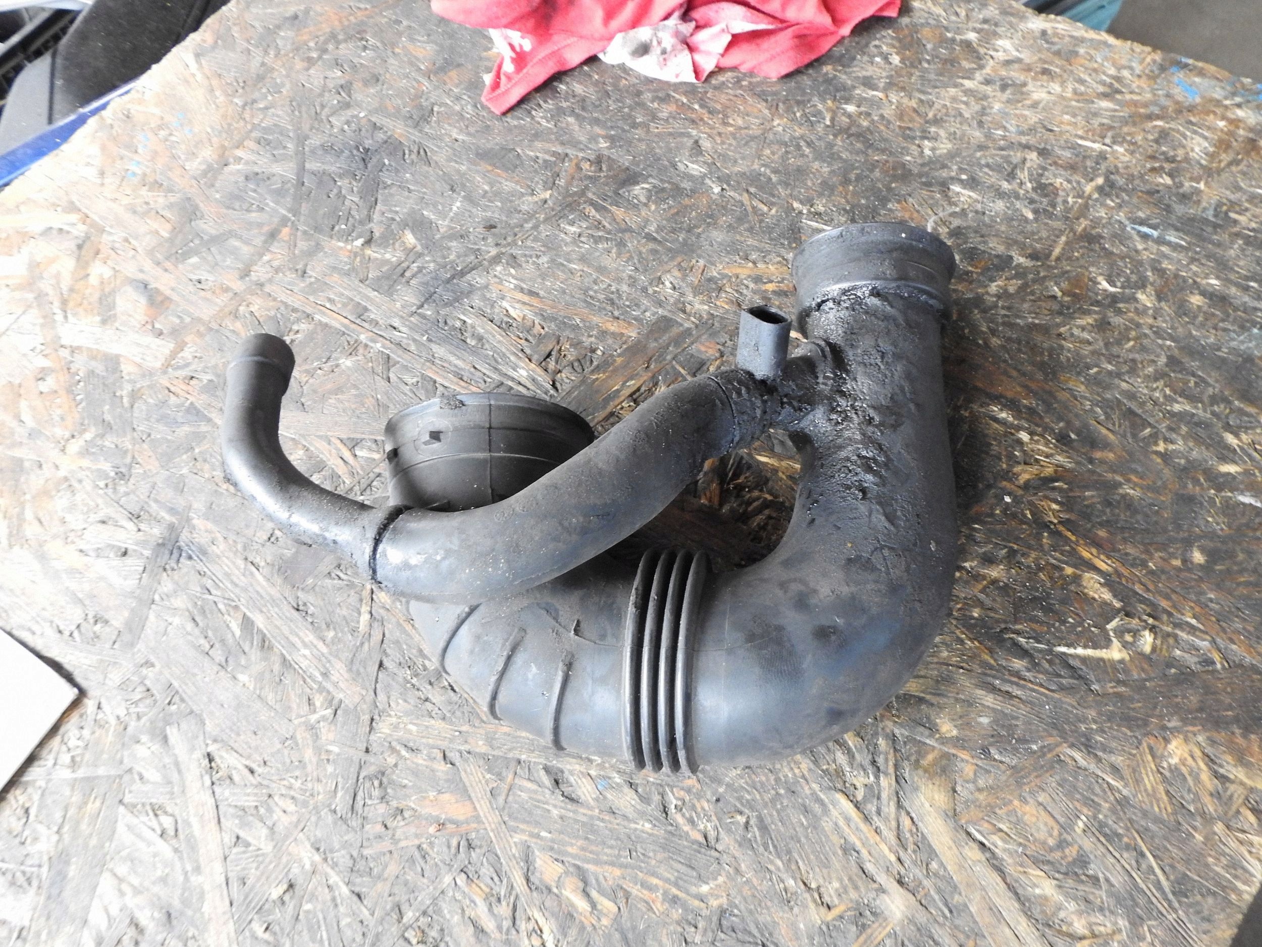 Mercedes Turboputki OEM A6480940197 W211 3.2 CDI:lle