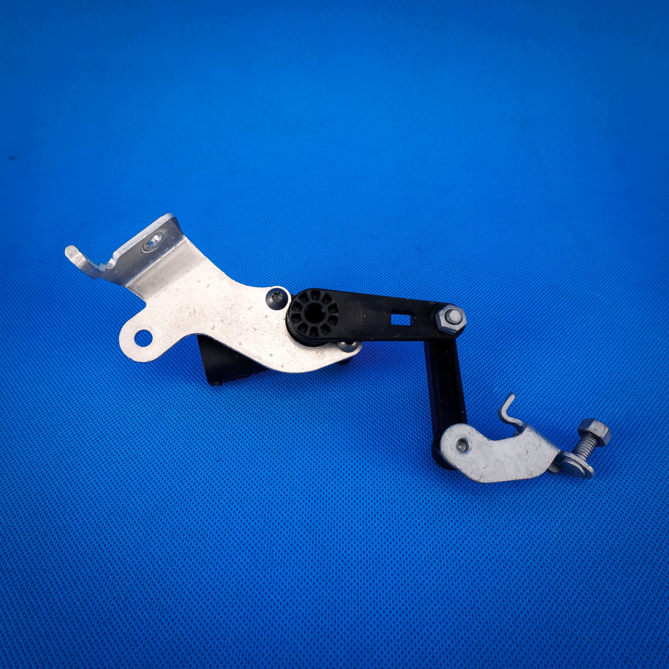 Ajovalon Tasosensori OEM 6895466 Oikea Taka