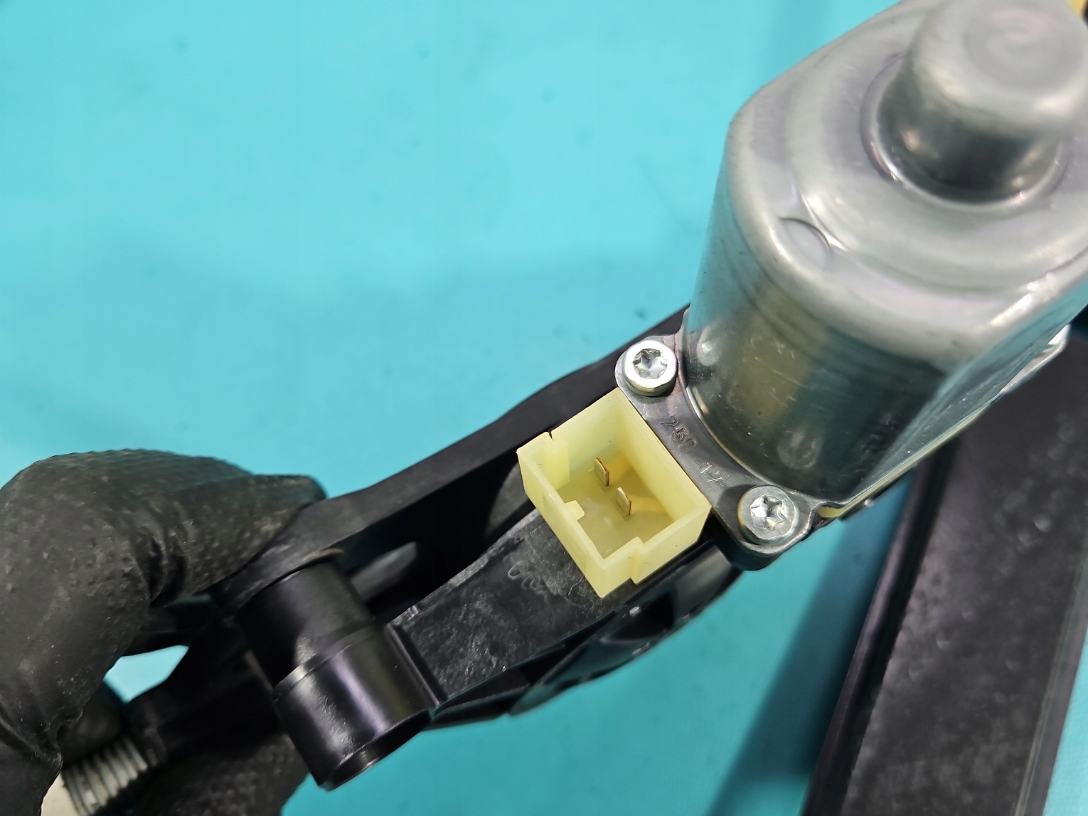 Lève-glace avant gauche Audi A4 B9 8W0837461 4D Sedan image 10