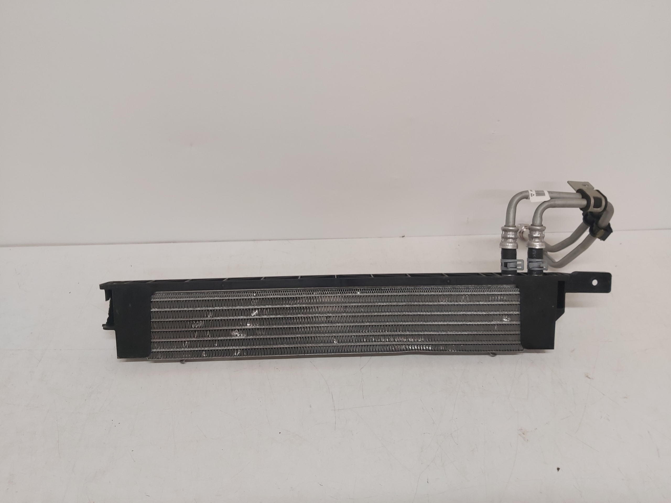 Öljynjäähdytin Ford Mustang 5.0GT OEM FR3F-7R081-AC