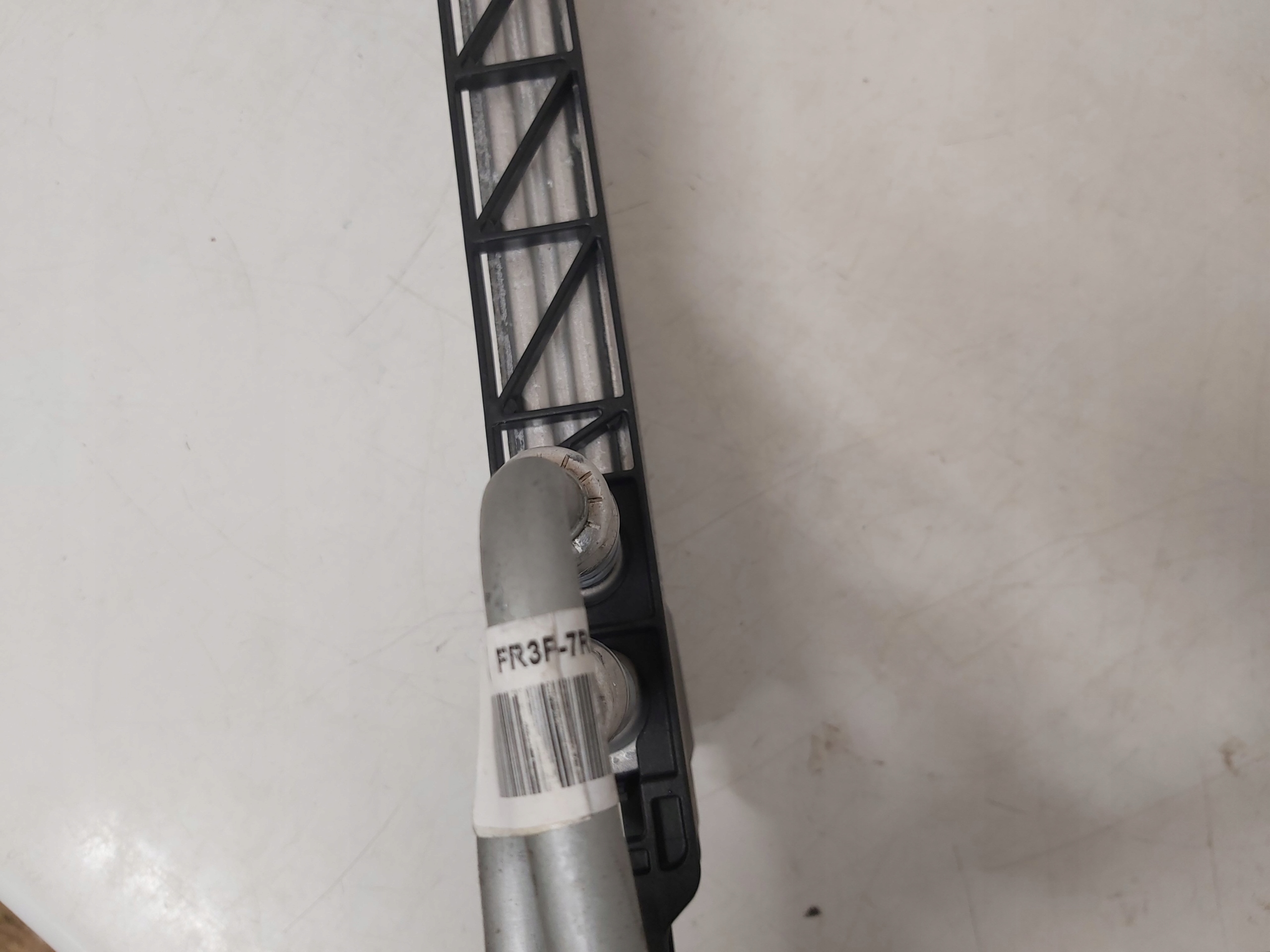 Öljynjäähdytin Ford Mustang 5.0GT OEM FR3F-7R081-AC image 3
