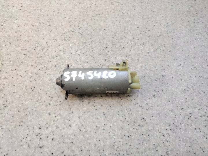 Istuimen säätömoottori oikea etu Mercedes S W221 S420 0130002644