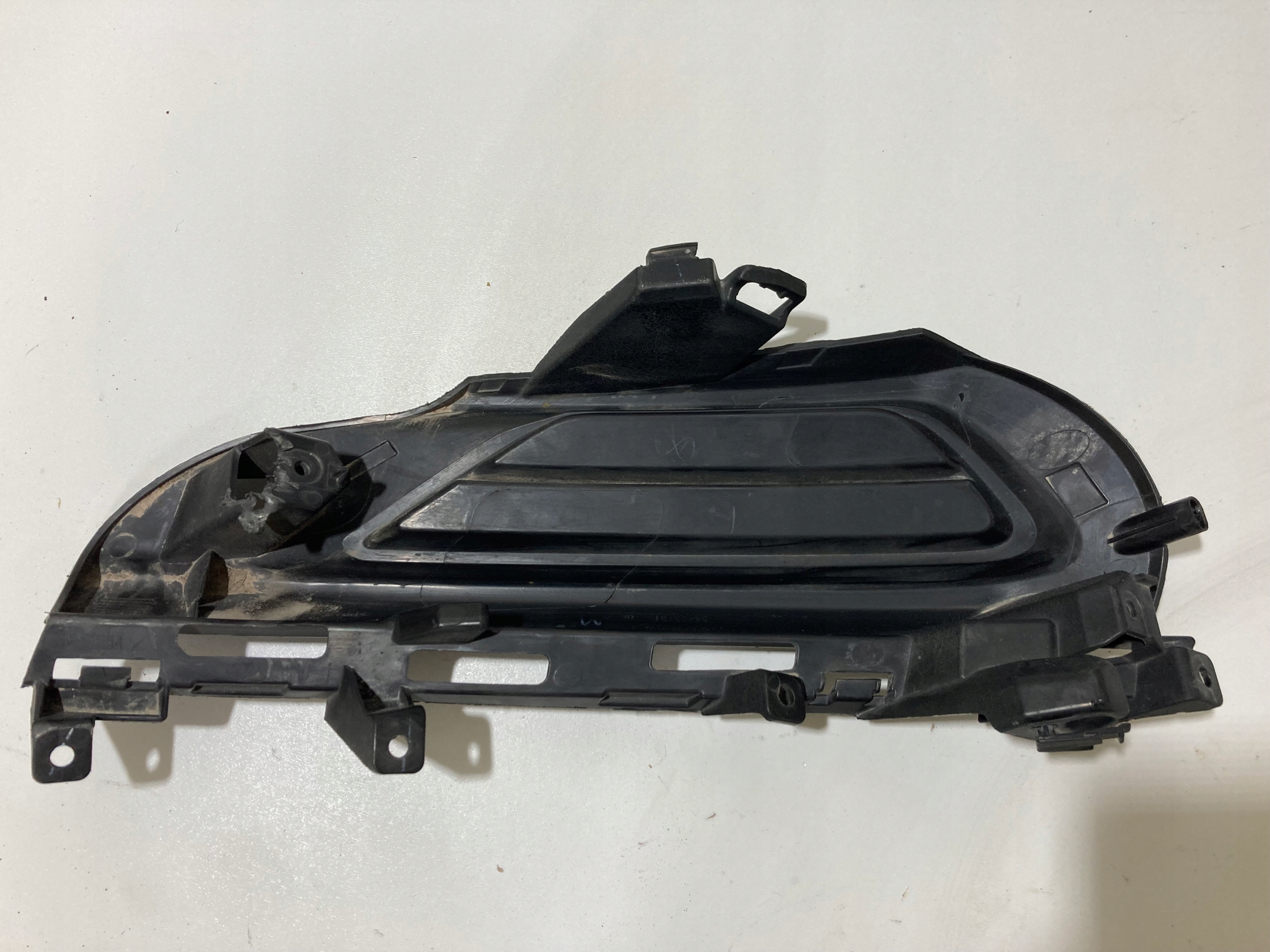 Volvo XC60 II 2017+ Front Left Bumper Fog Light Cover 31425181