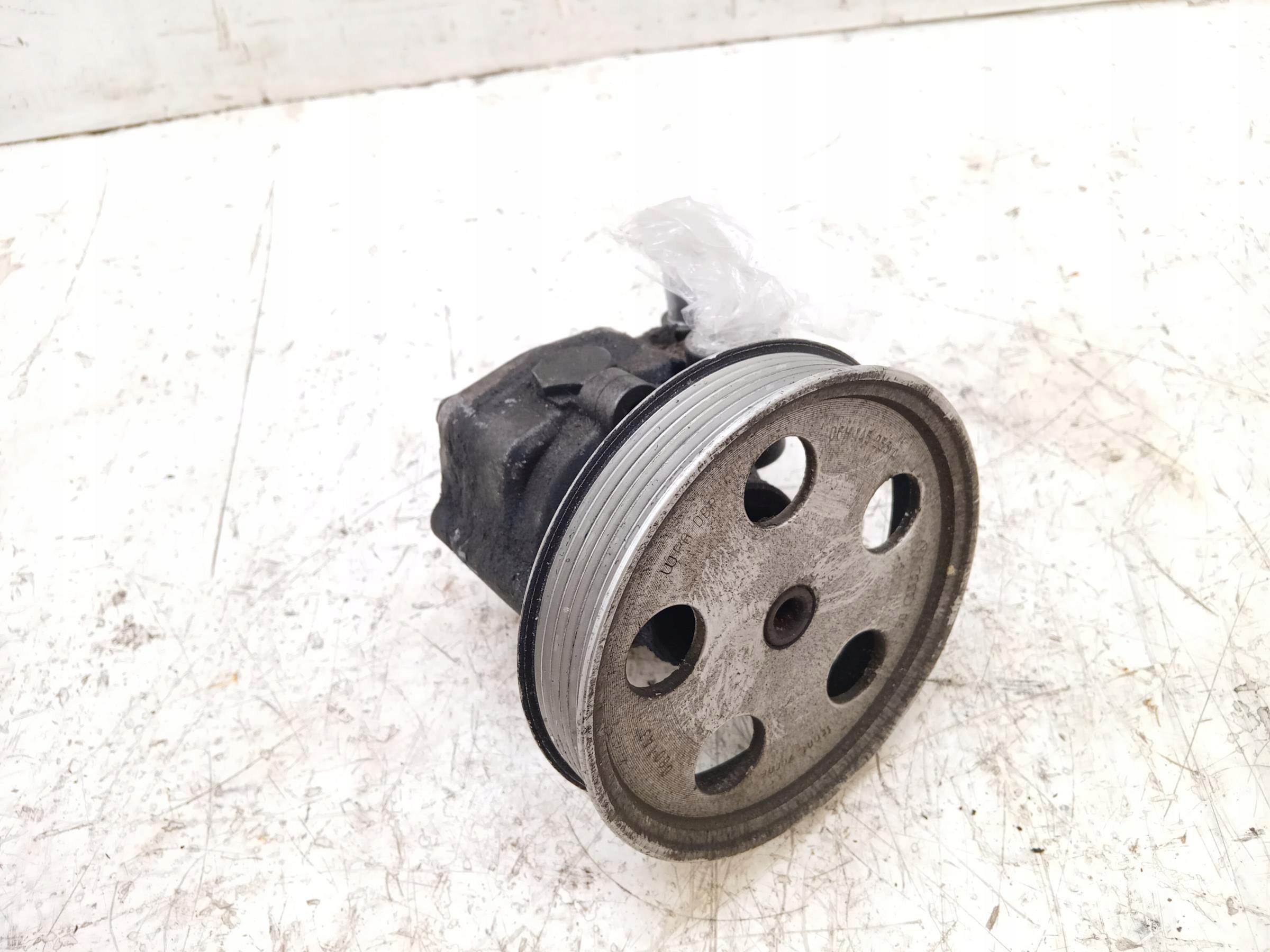 Pompe de direction Audi OEM 8K0145153F Occasion image 3