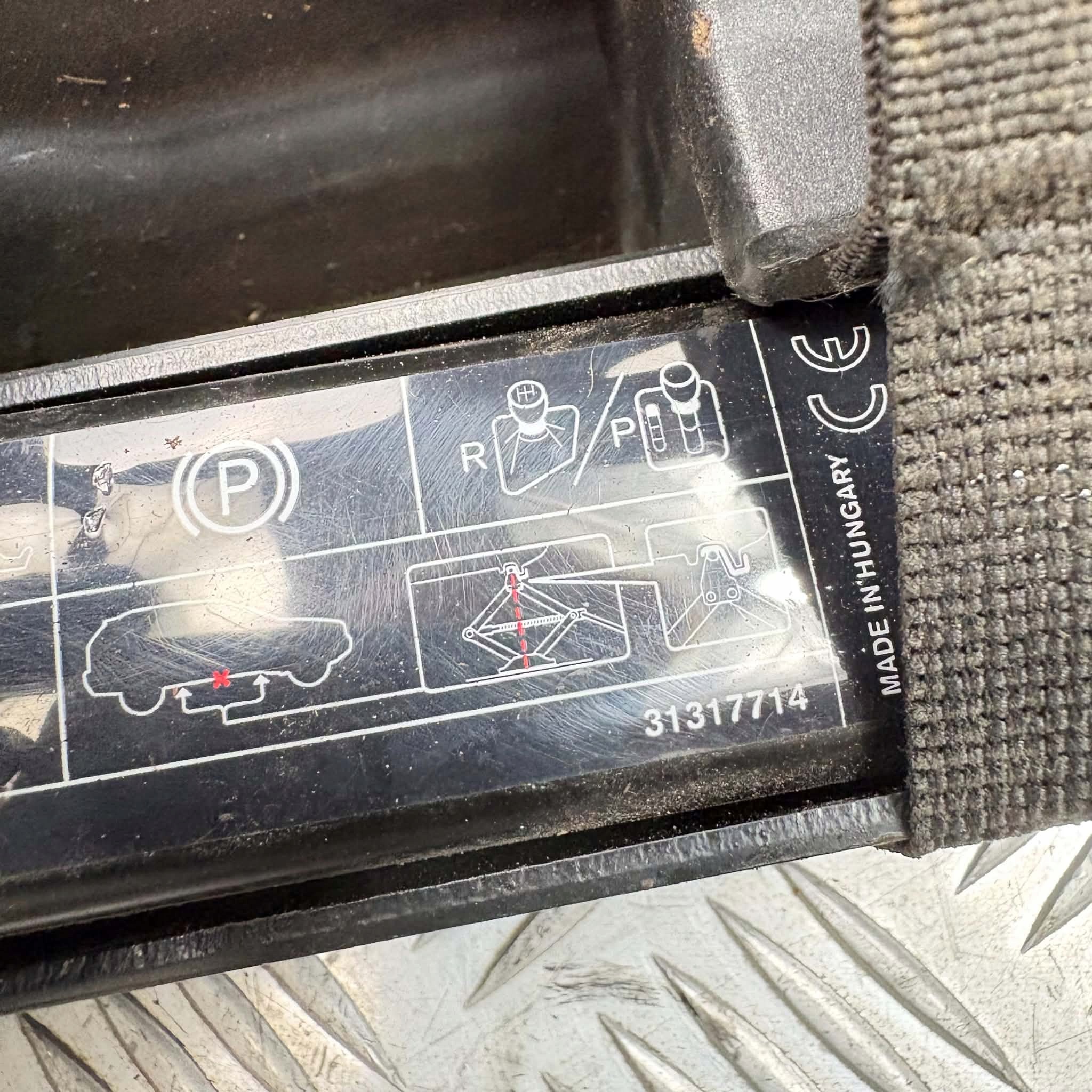Macaco Volvo XC90 OEM 31317714 - Macaco Usado image 4