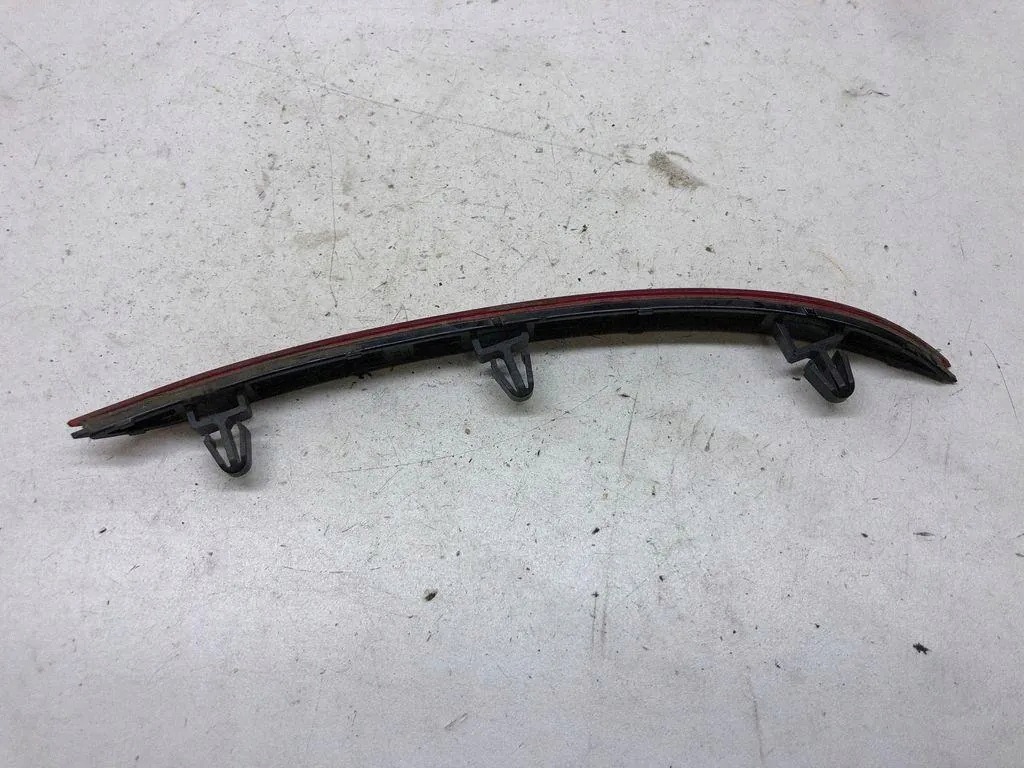 OEM 5H0945105 Takapuskurin heijastin vasen VW Golf VIII