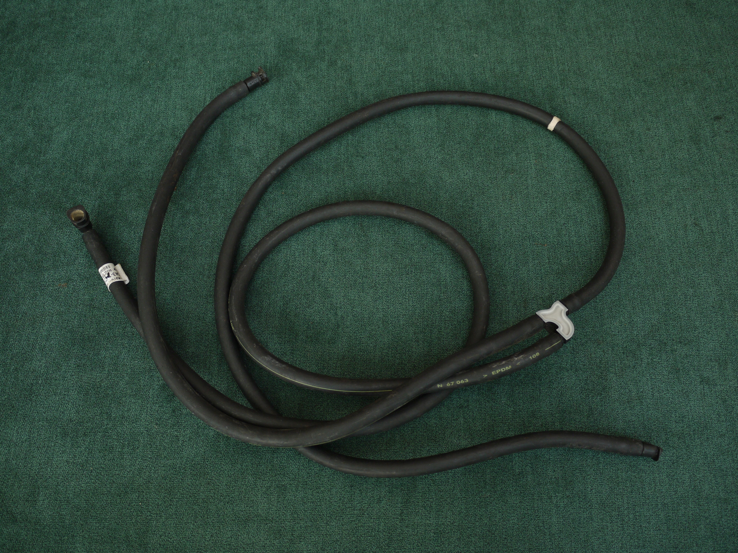 OEM 4G43-13C100-BA pesunesteletkun pidike Aston Martin image 2