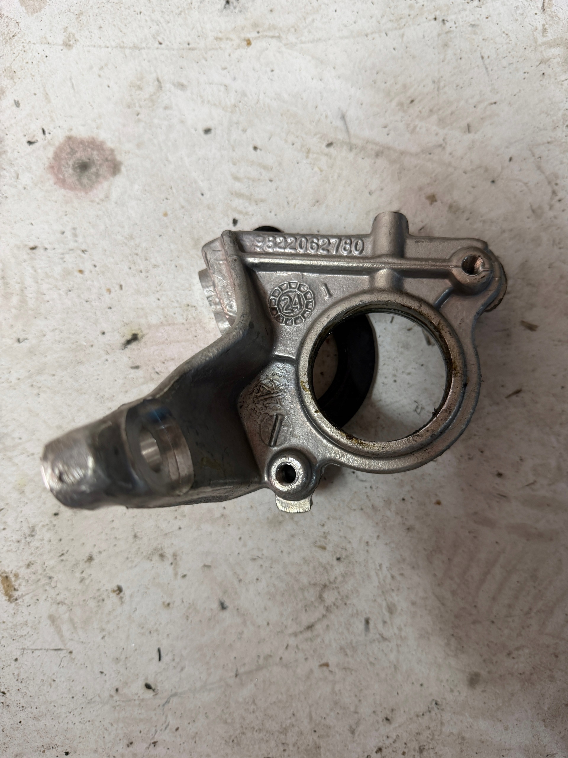 OEM 9822062780 Bearing Support Bracket - Used