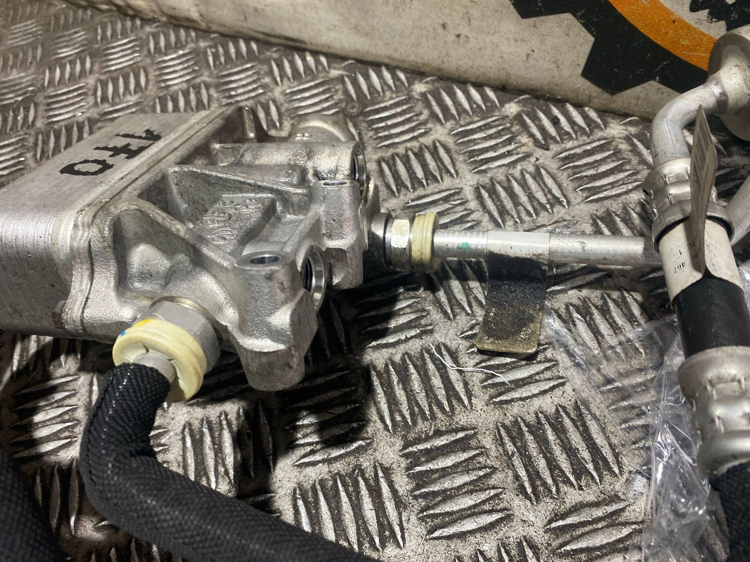 Vaihteistoöljynjäähdytin OEM 68233384AA Durango/Grand Cherokee image 4
