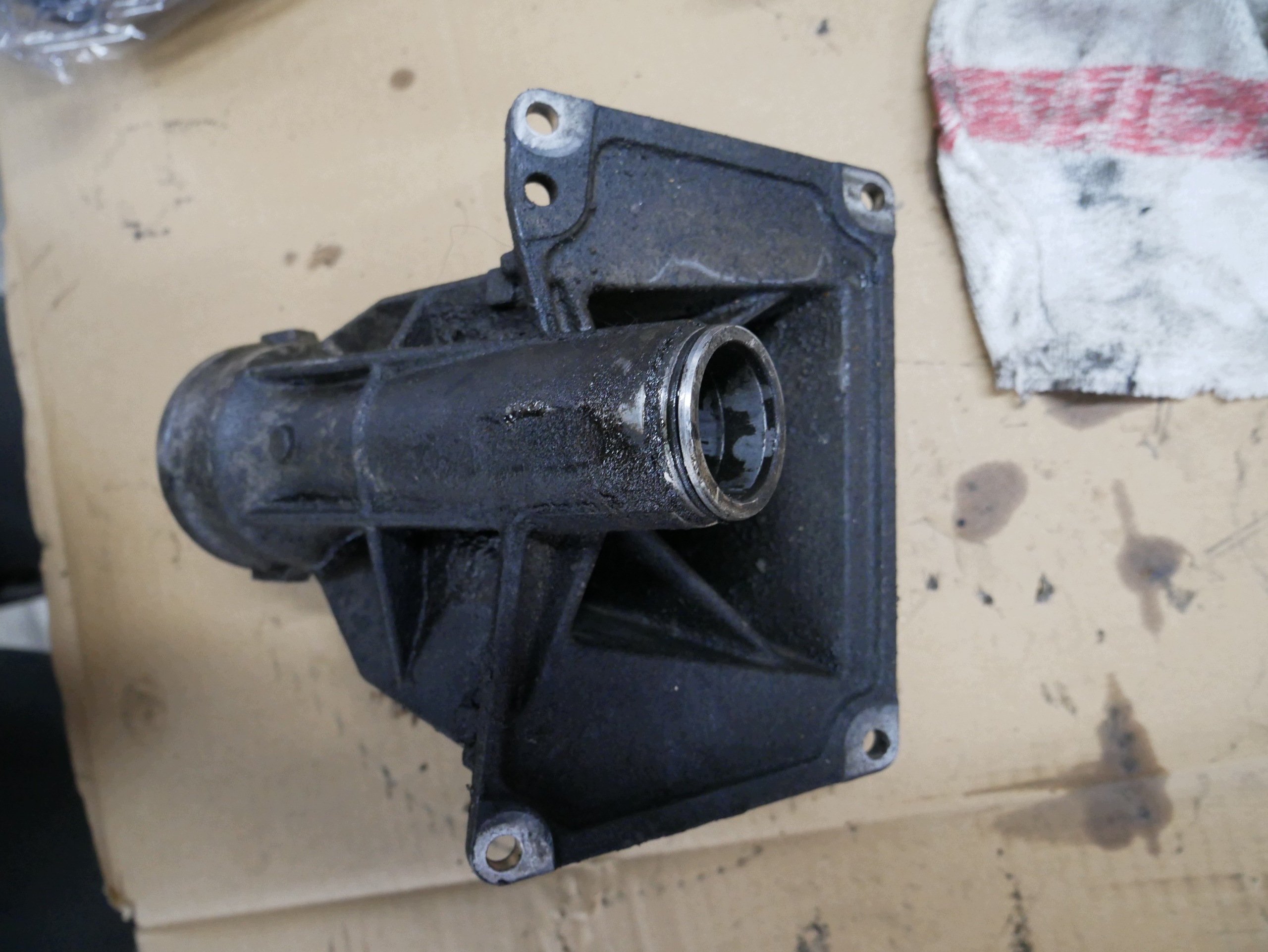 BMW Differential Bracket OEM 7587861 - Used image 3