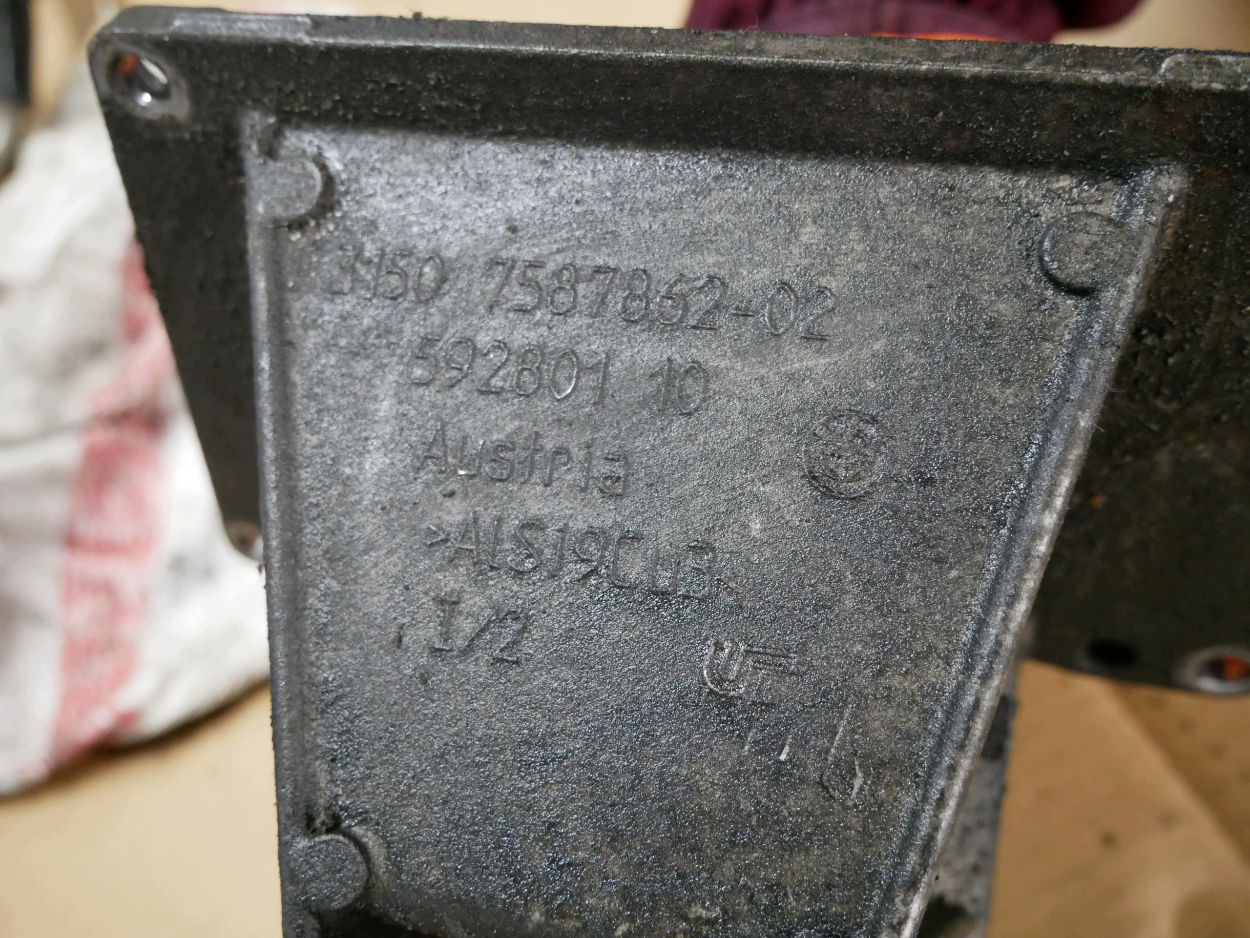 BMW Differential Bracket OEM 7587861 - Used image 5