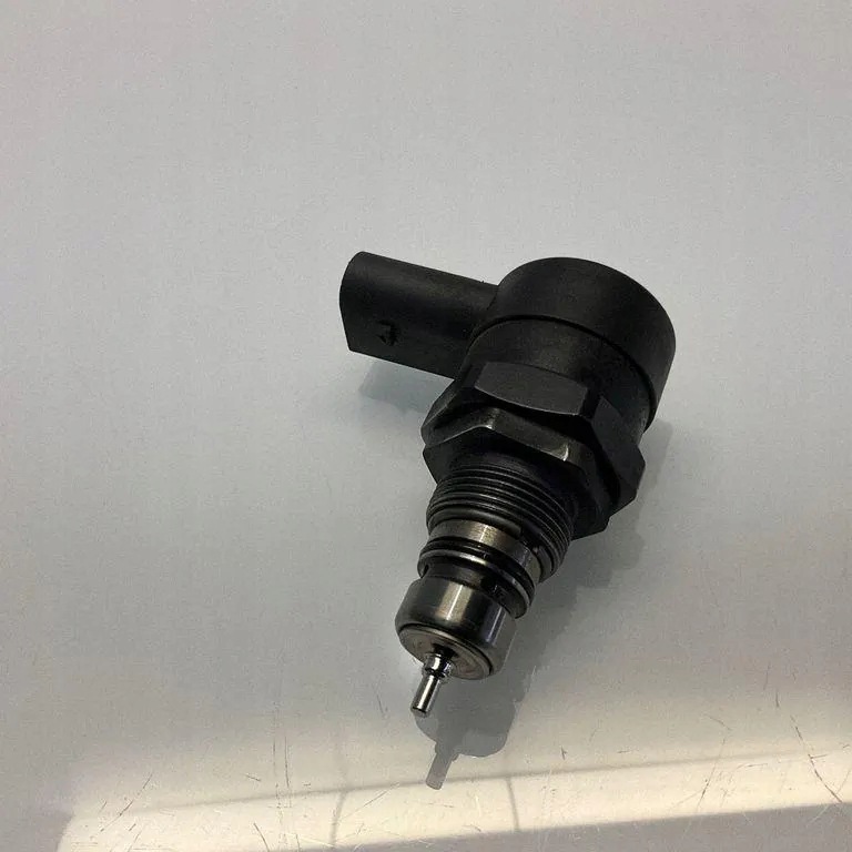 Soupape de Régulation Pression Carburant OEM A6110780449 image 2