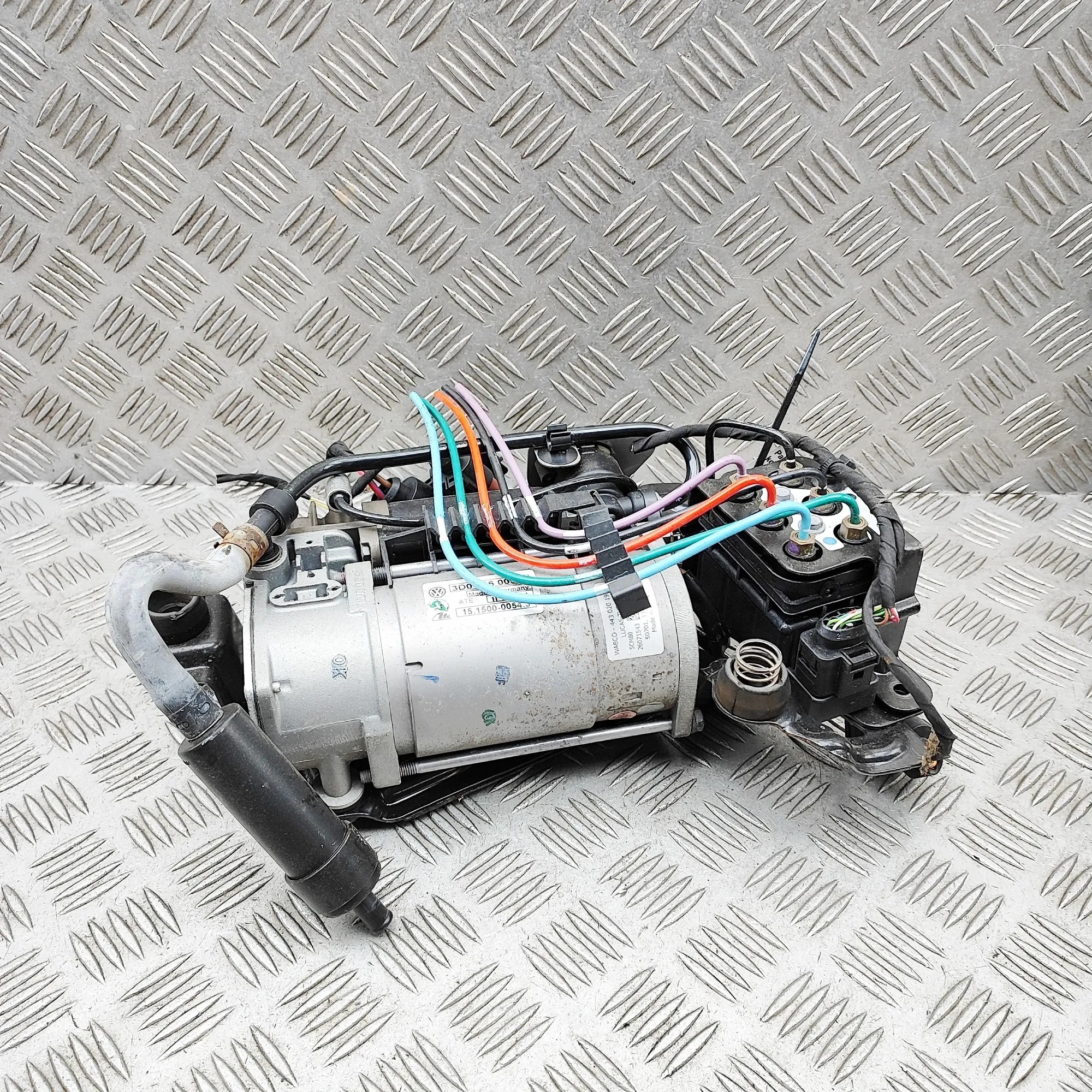 Compresseur suspension VW Bentley OEM 3D0616005P image 3