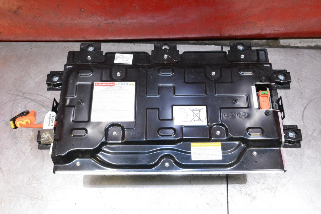 Käytetty Kia OE akku 37504-E6610 Optima IV 2.0 PHEV:lle
