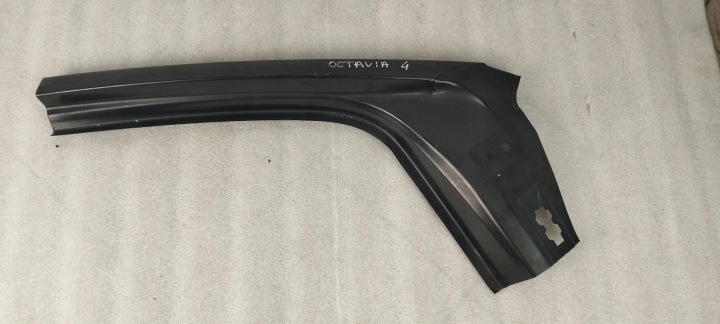 Skoda Octavia IV 5E7 farmari oikea sivupelti B-pilari 5E7809606 alkuperäinen