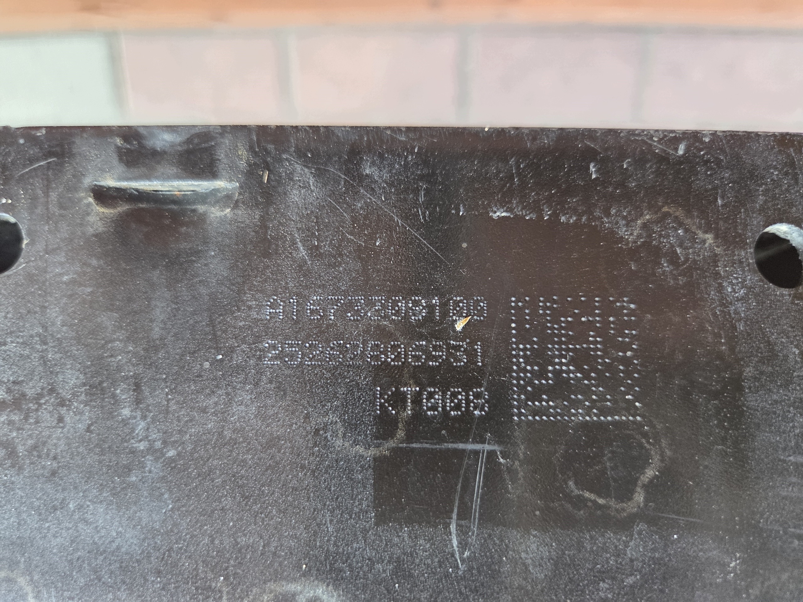 Moottorin Kiinnike OEM A1673308100 Mercedes W167