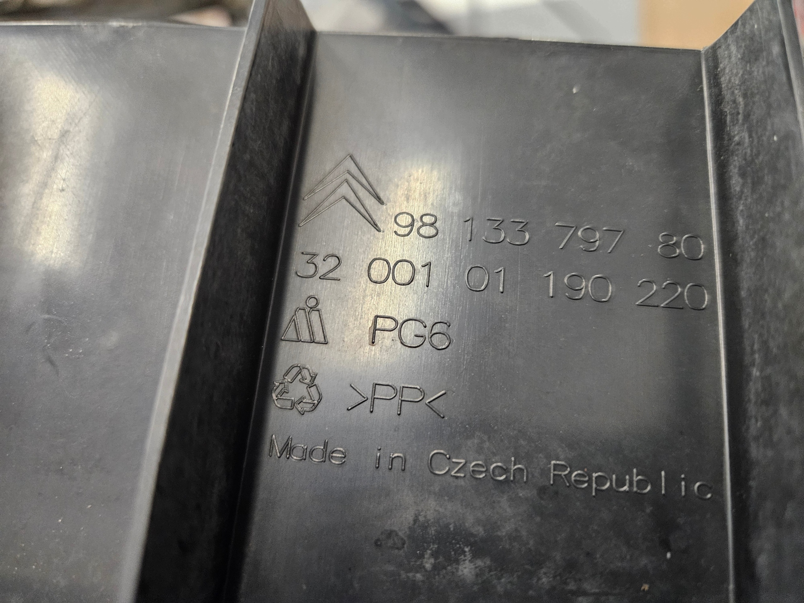 OEM 9813379780 Frontstoßstangenschutz für Citroen C3 image 9