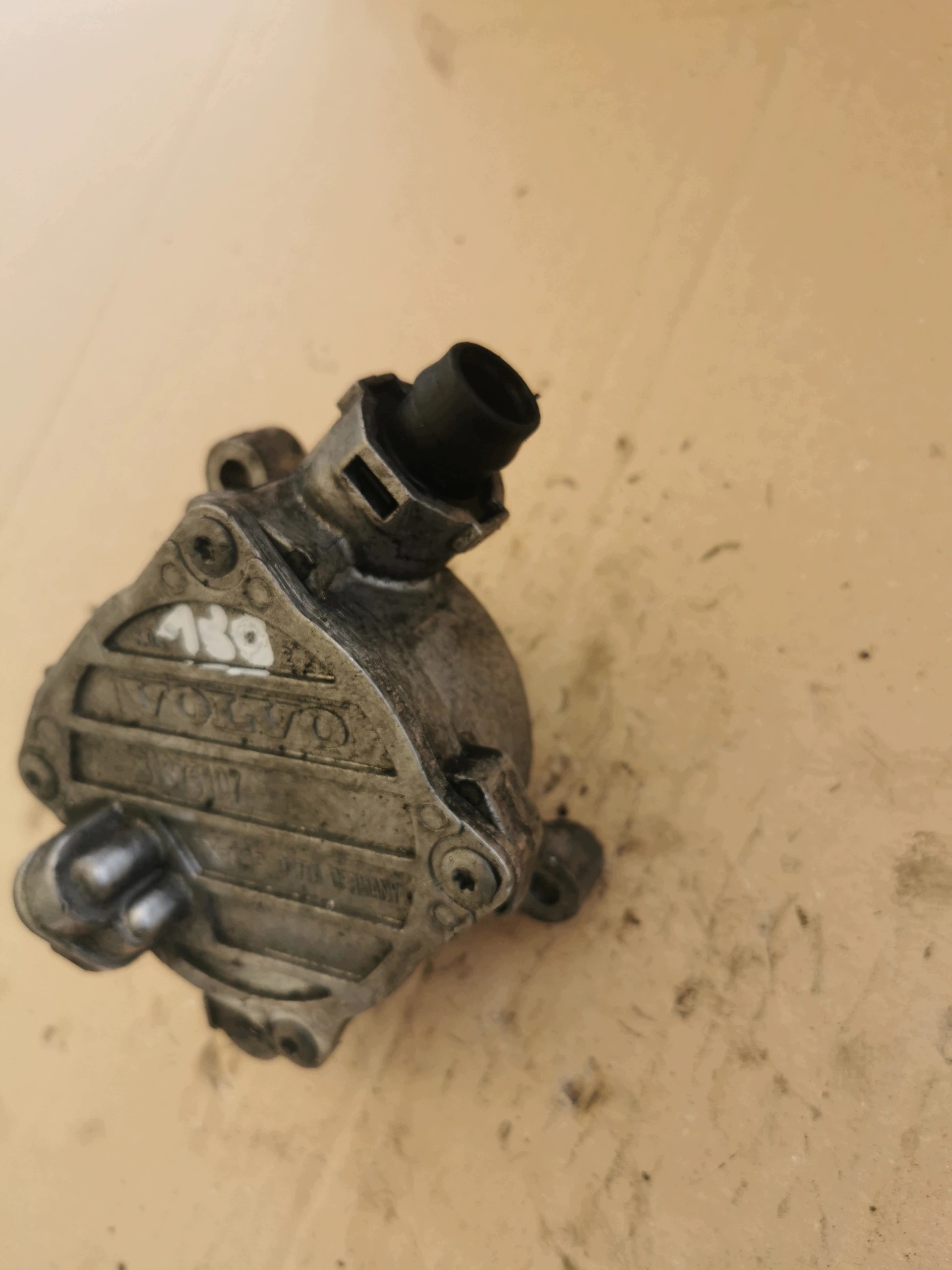 Volvo Vacuum Pump OEM 31375107 for D5 Engine image 4