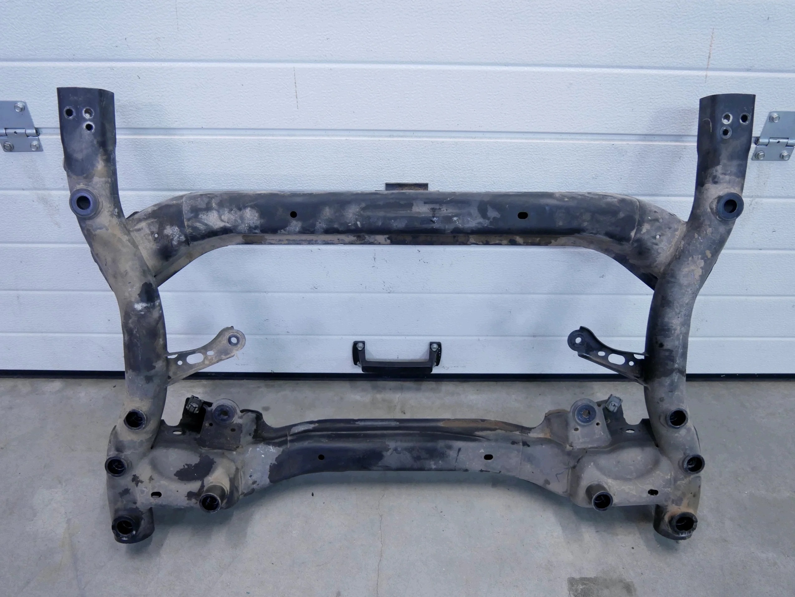 Mercedes-Benz moottoripalkki OEM A2056280057